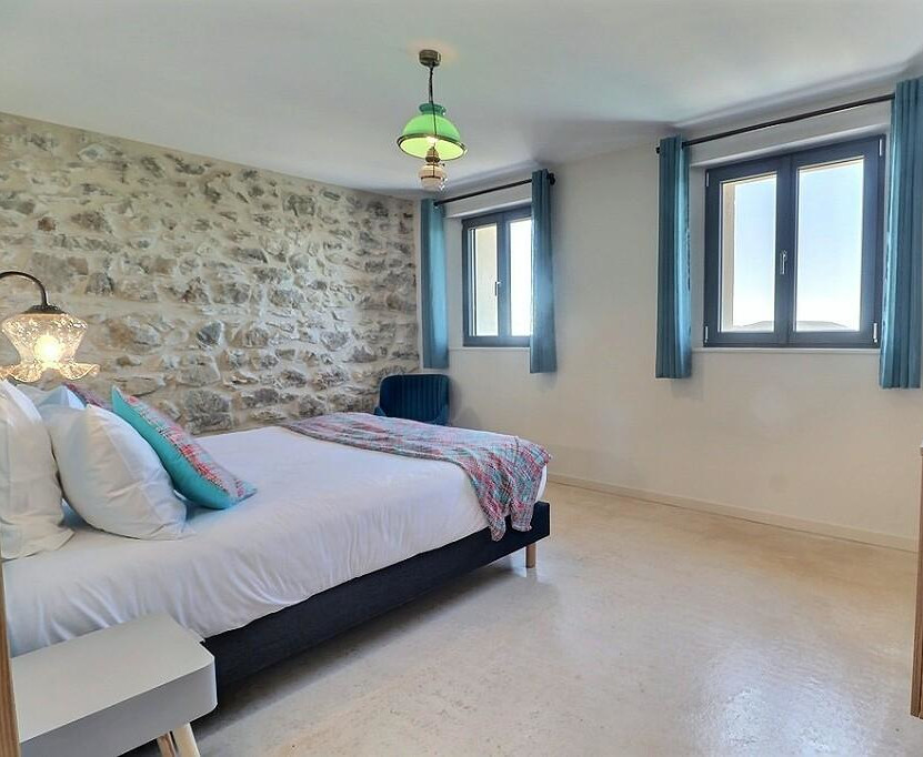 chambre maison en pierres Gard La Valcroze chambre maison en pierres Gard La Valcroze