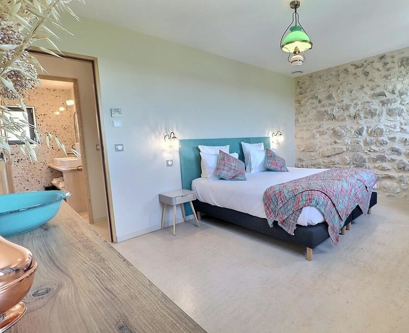 chambre maison en pierres Gard La Valcroze chambre maison en pierres Gard La Valcroze