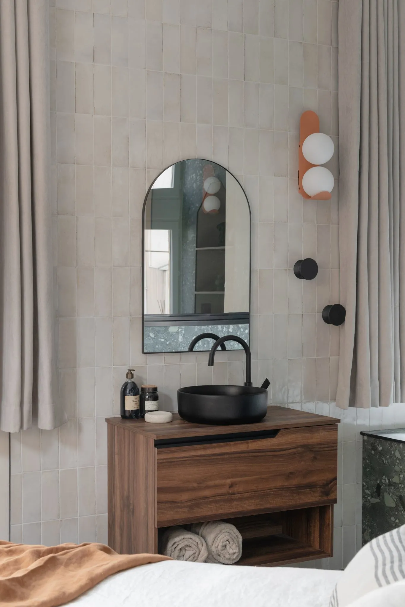 salle de bain avec zelliges