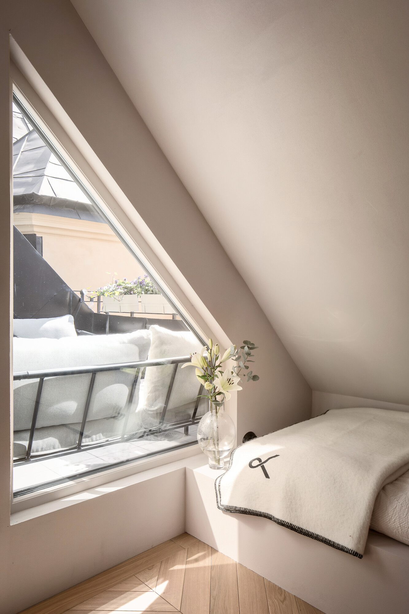 chambre minimaliste mansardée chambre minimaliste mansardée