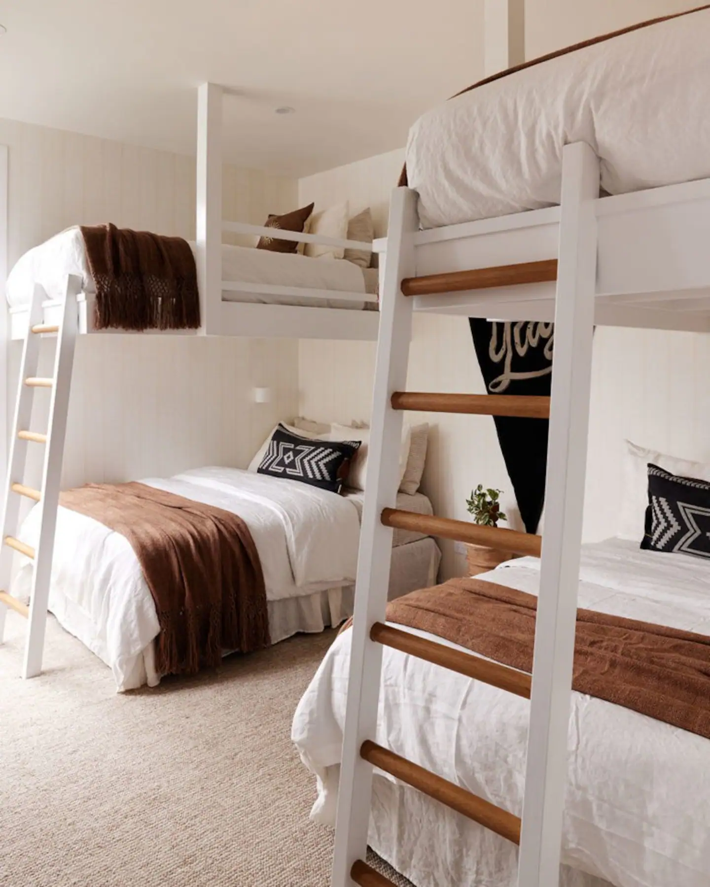 chambre dortoir avec lits superposés chambre dortoir avec lits superposés