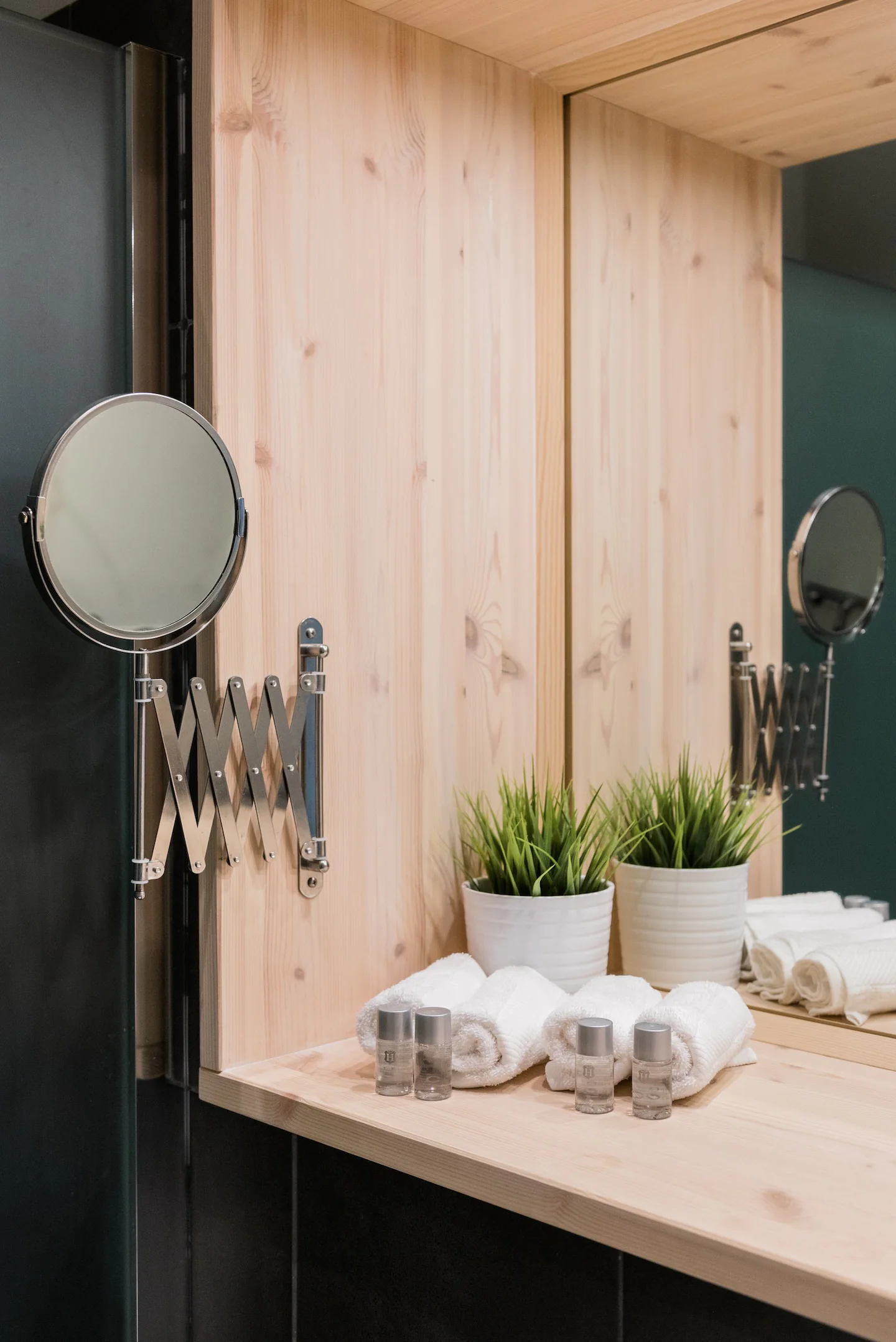 salle de bain noire et bois salle de bain noire et bois