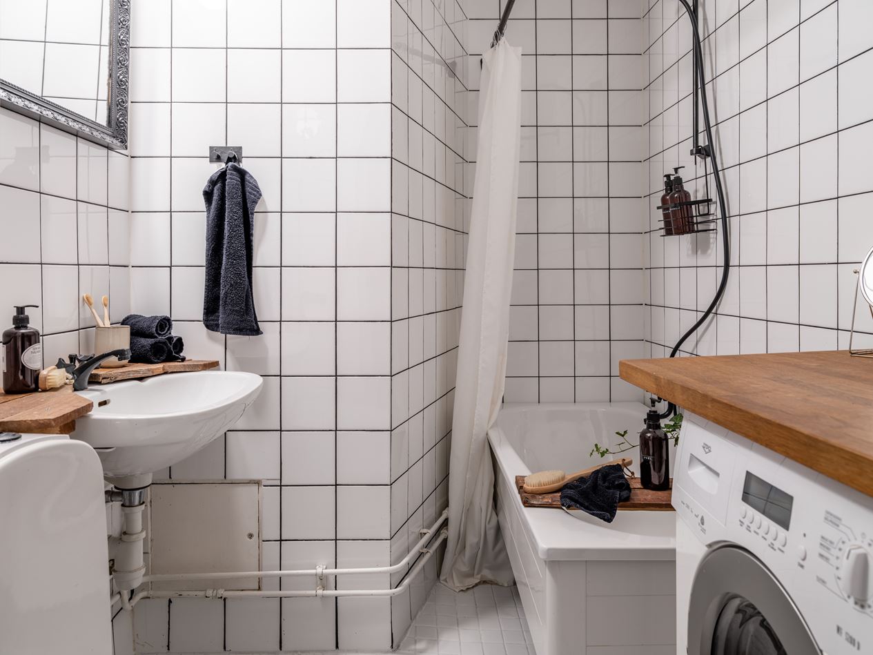 salle de bain carrelage blanc