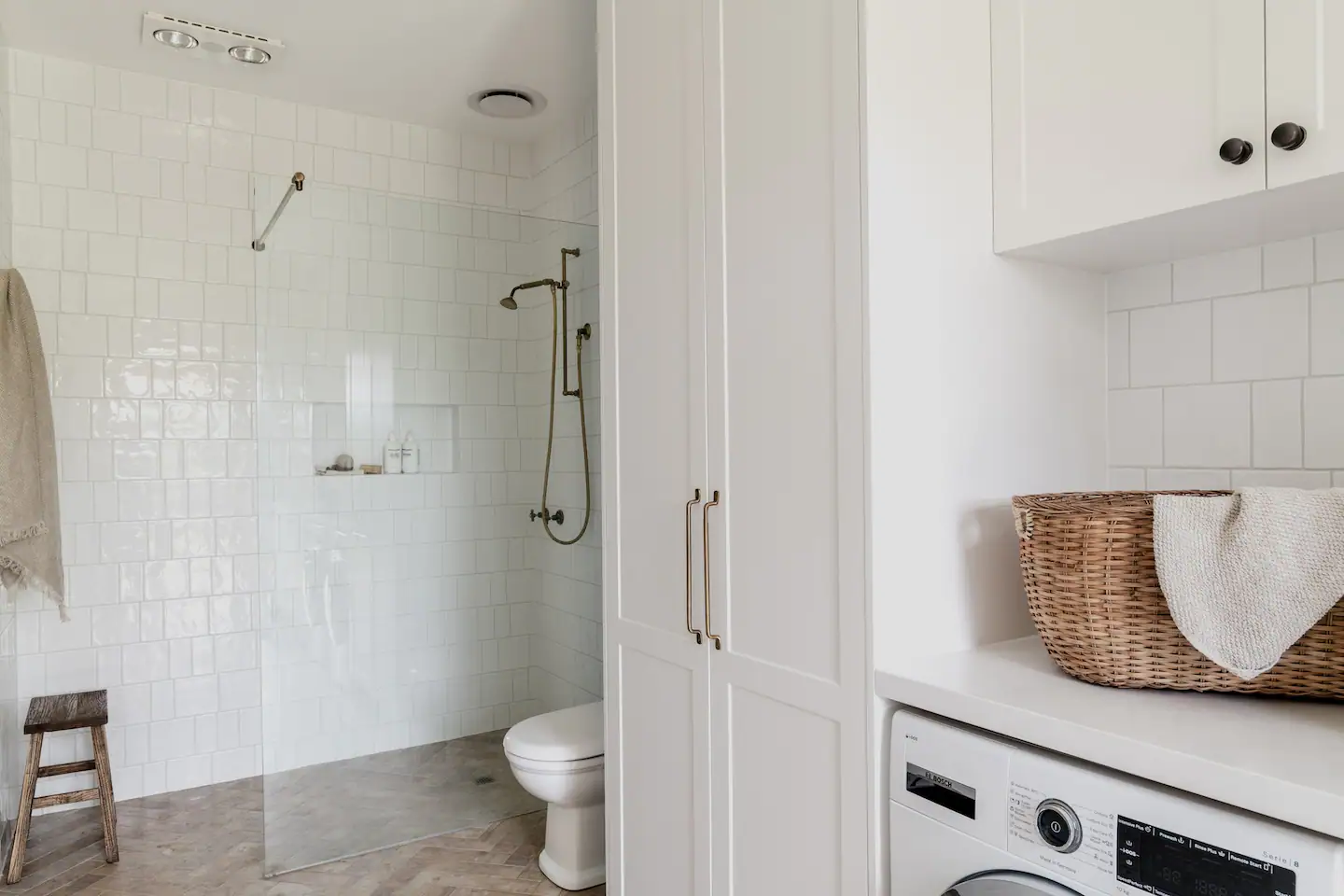 salle de bain avec buanderie