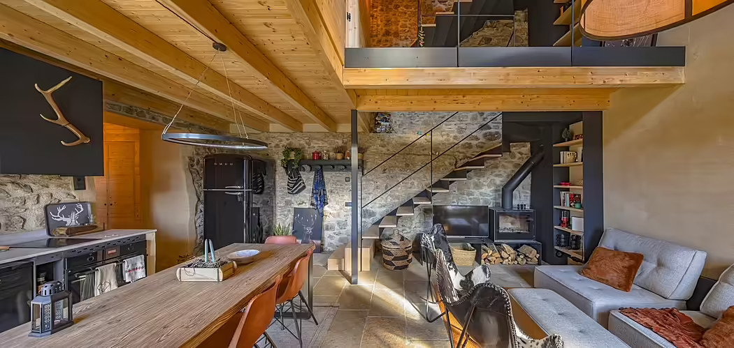 salon et cuisine maison en pierres rénovée et agrandie salon et cuisine maison en pierres rénovée et agrandie