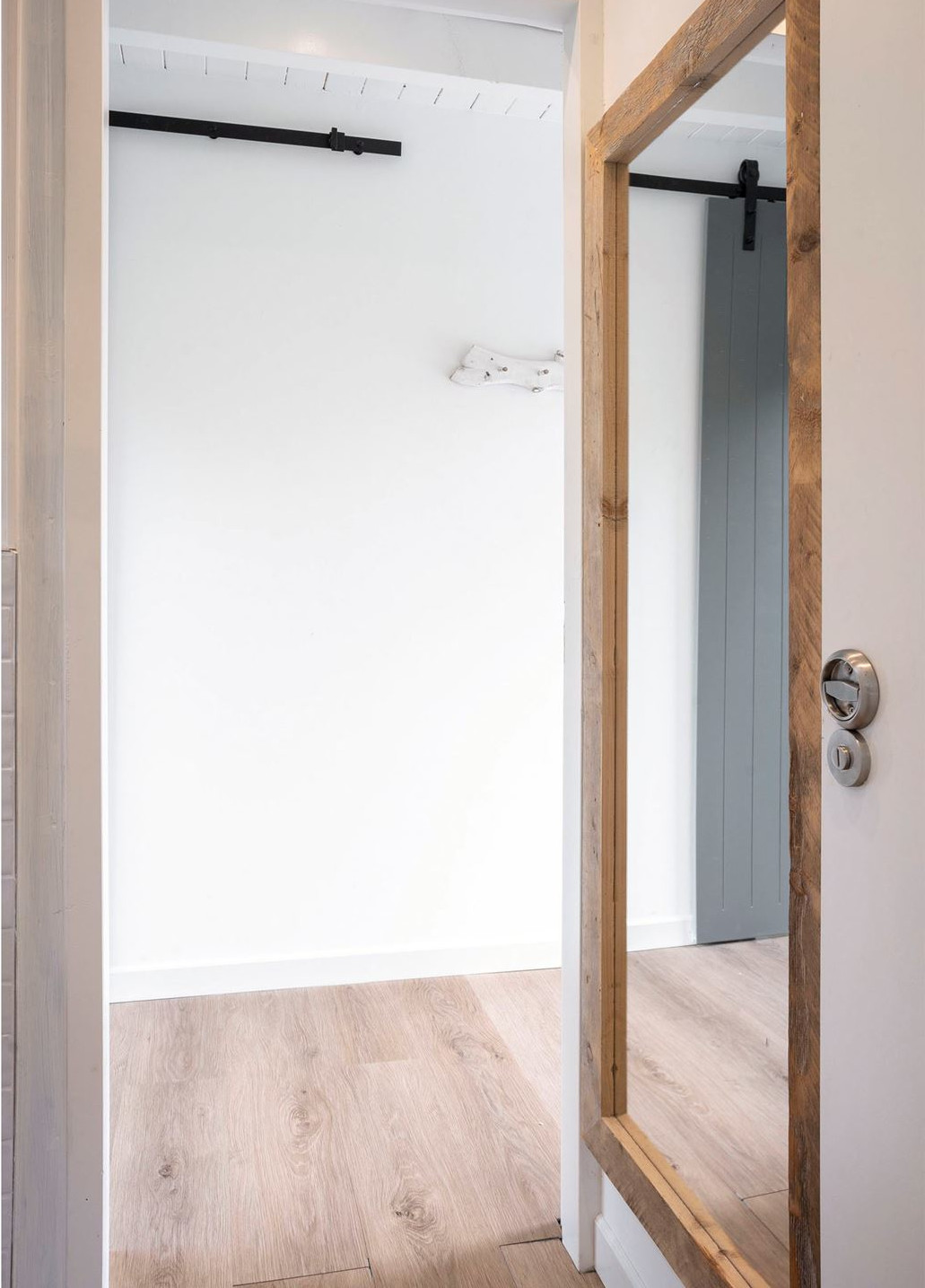 entrée avec miroir entrée avec miroir