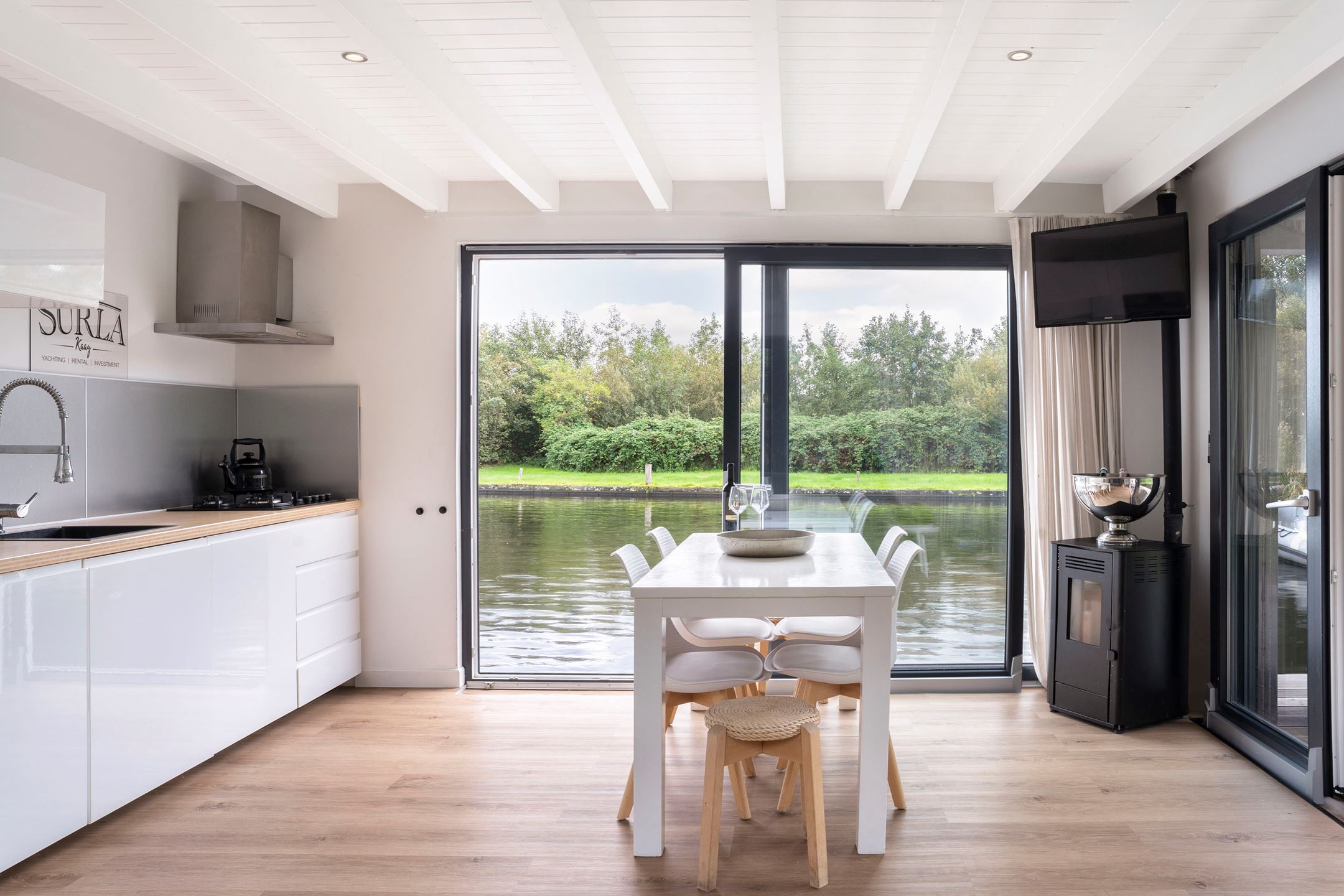 cuisine et salle à manger petite maison flottante 51m2 cuisine et salle à manger petite maison flottante 51m2