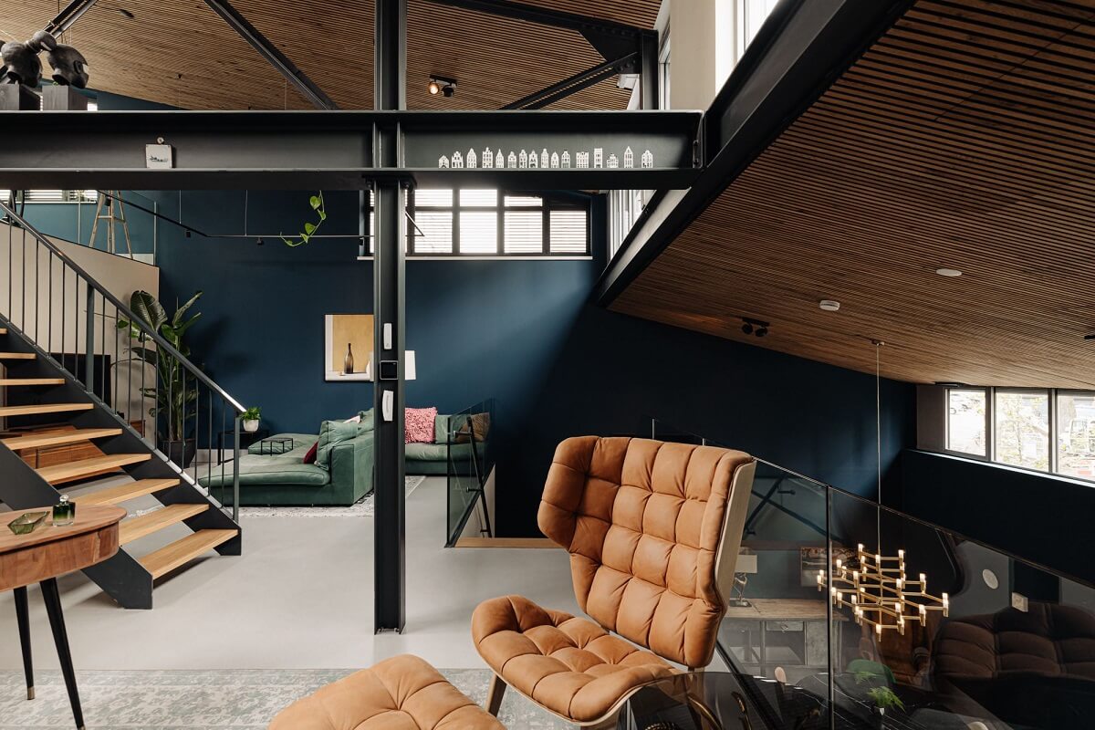 salon loft mur bleu
