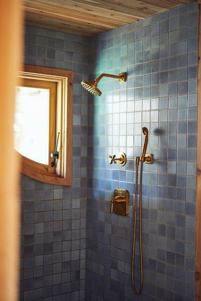 salle de bain bois et carrelage
