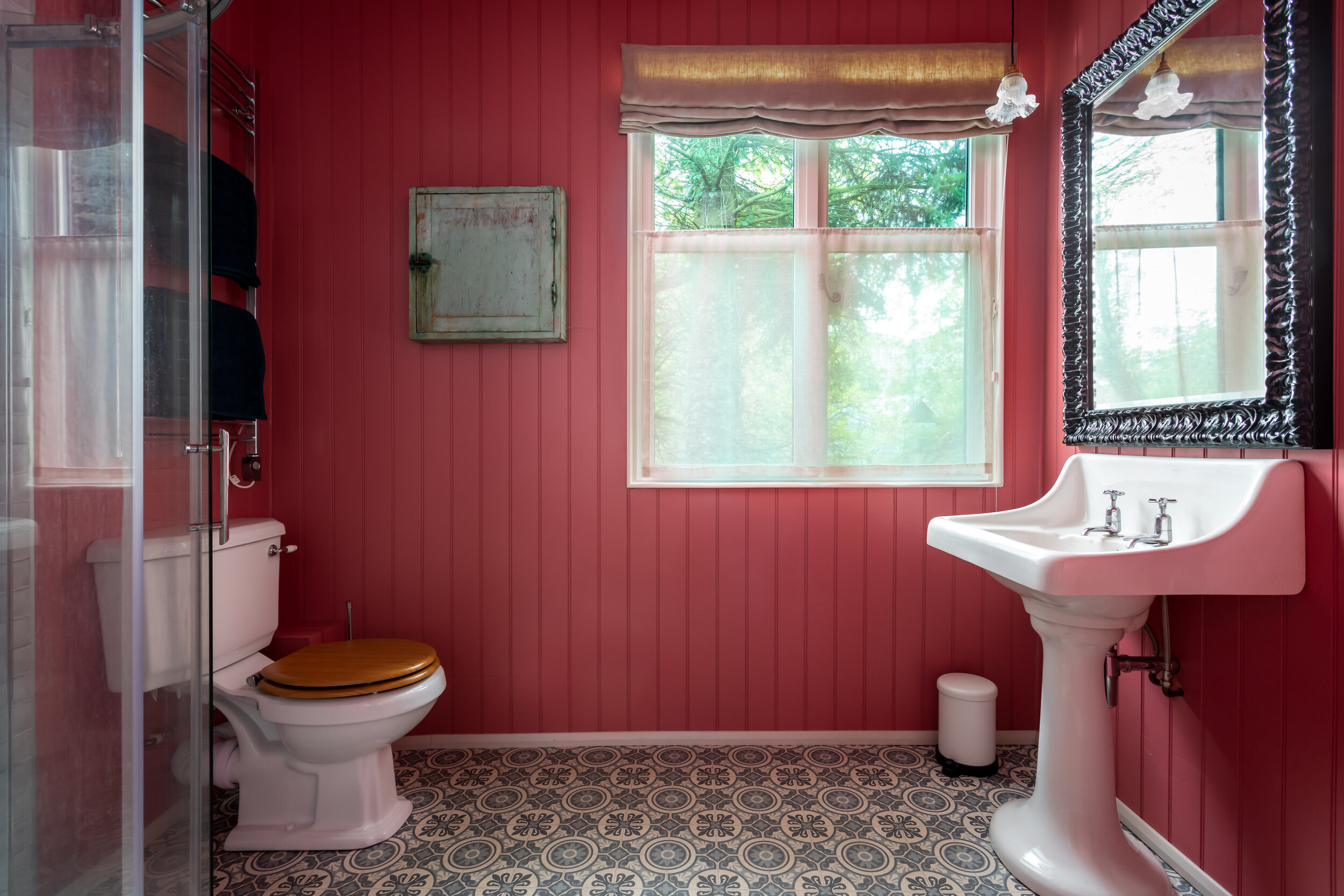 salle de bain lambris rose décoration vintage salle de bain lambris rose décoration vintage