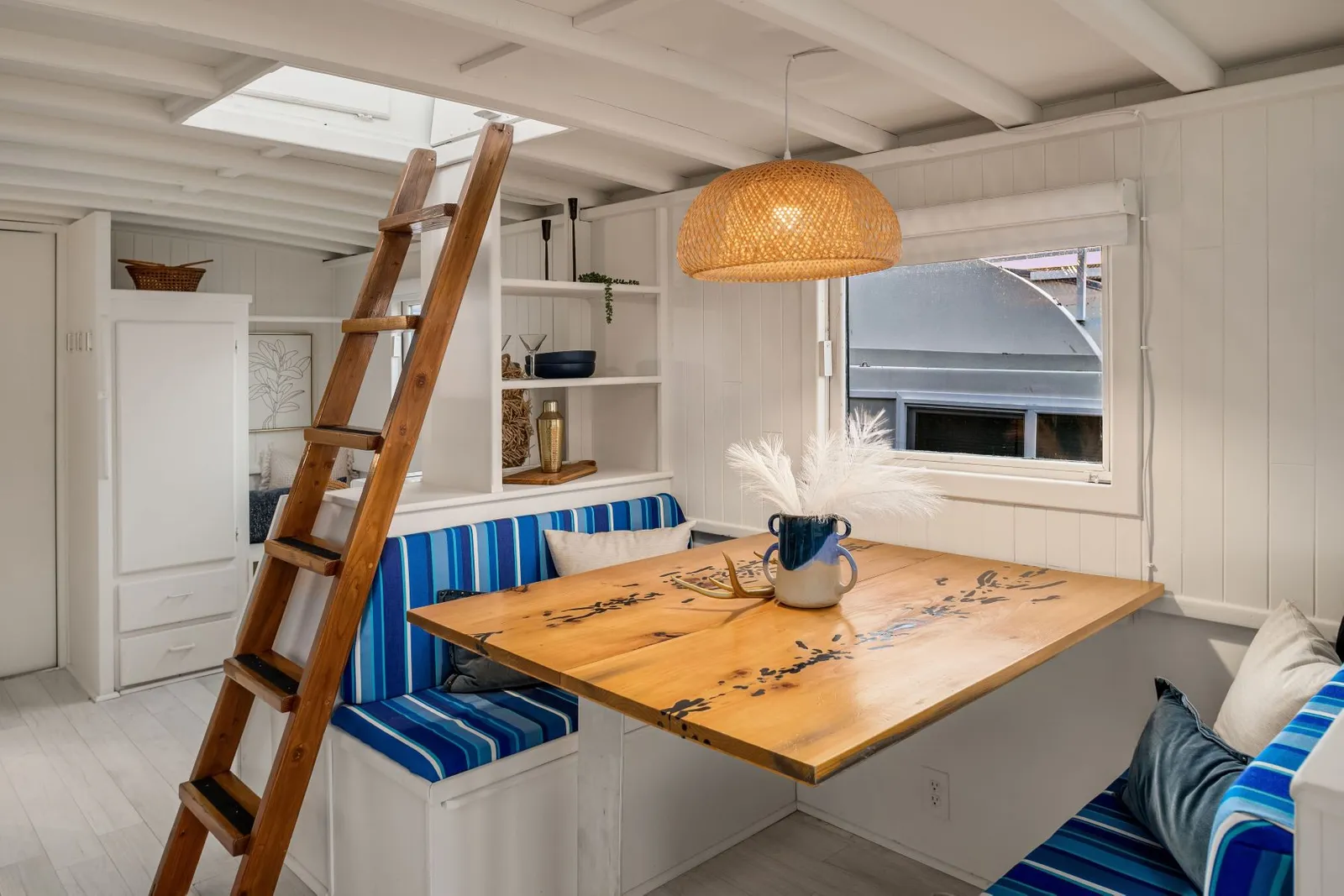 coin repas avec banquettes