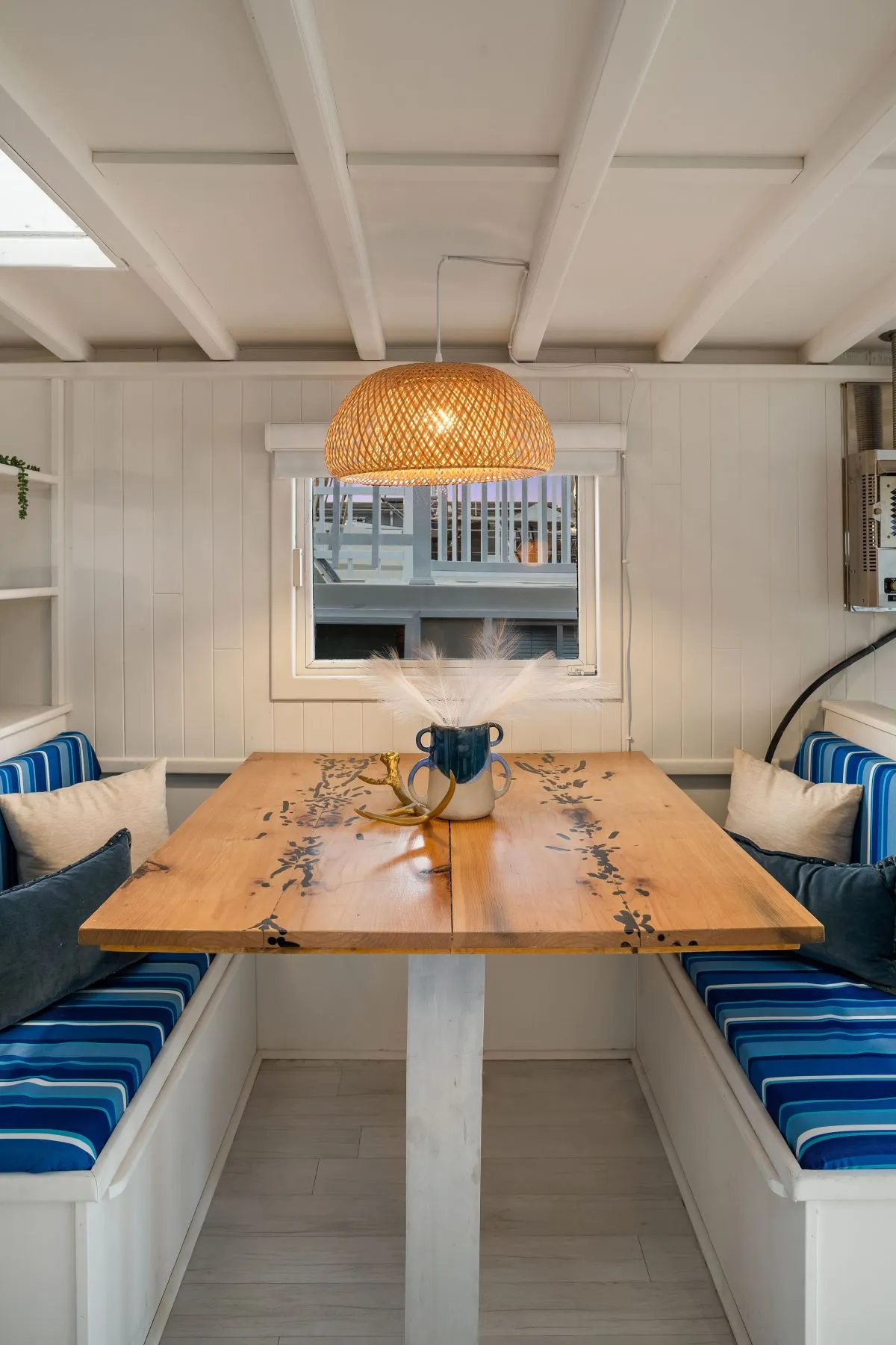 coin repas avec banquettes