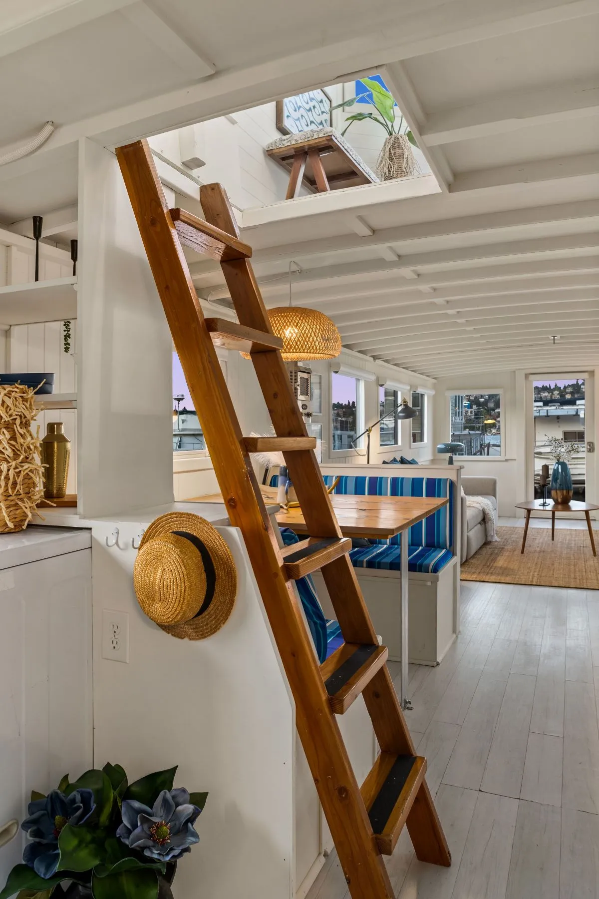 accès chambre houseboat petite maison 46m2