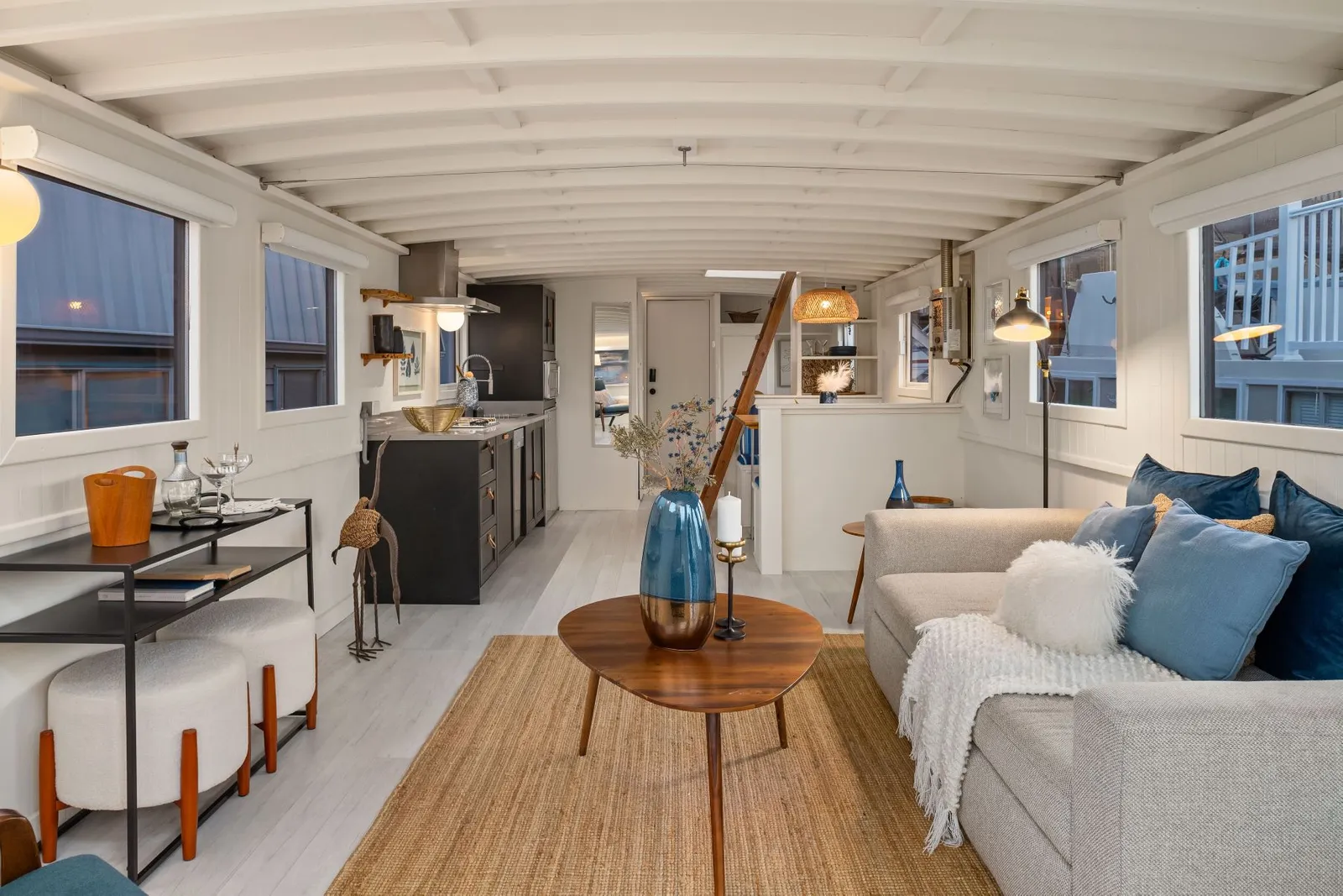 salon et cuisine houseboat petite maison 46m2