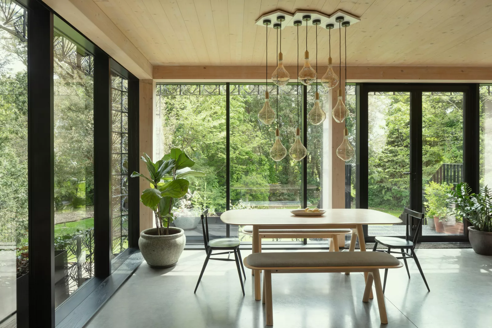 salle à manger maison en bois moderne