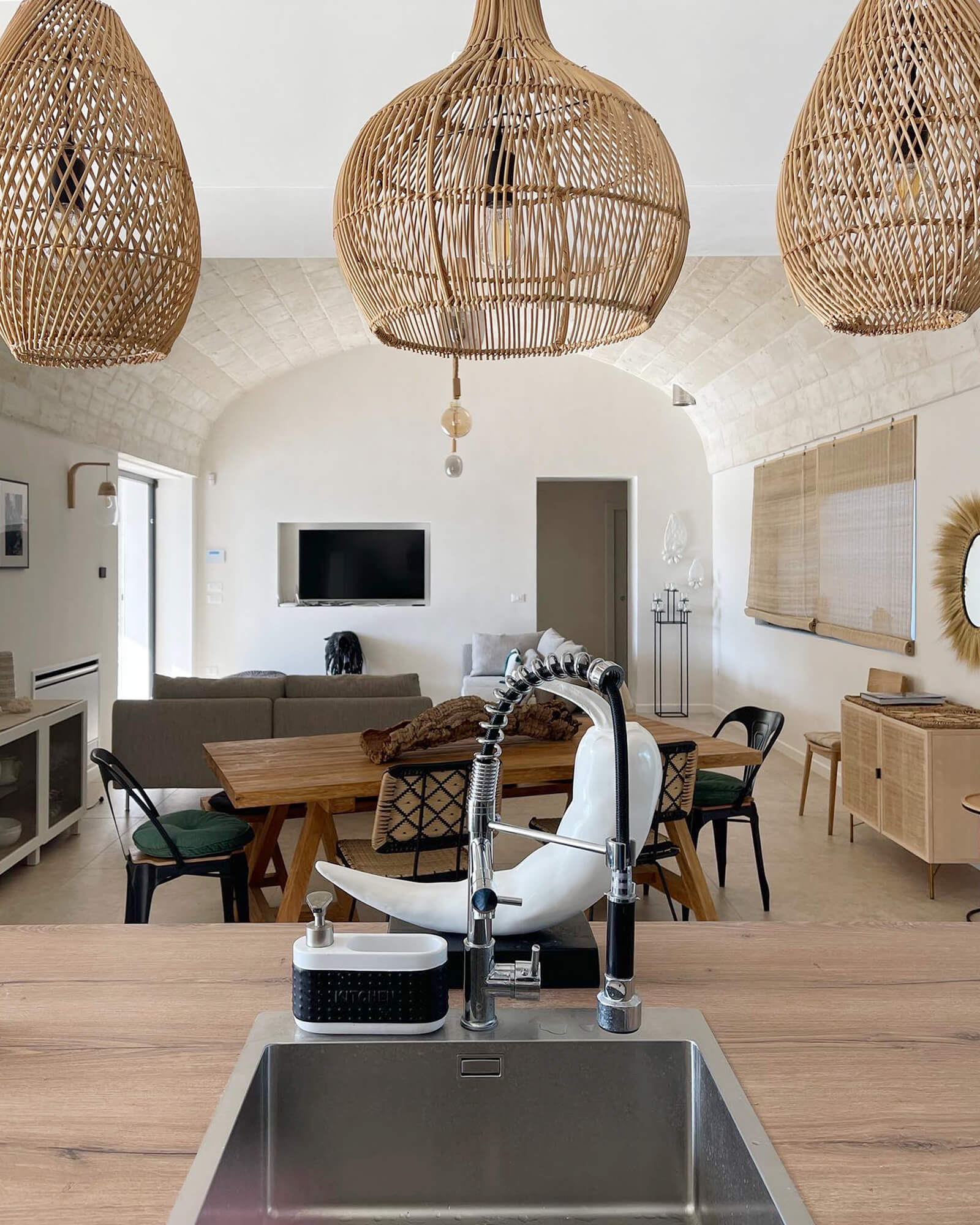 cuisine ouverte sur salon maison Pouilles décoration contemporaine