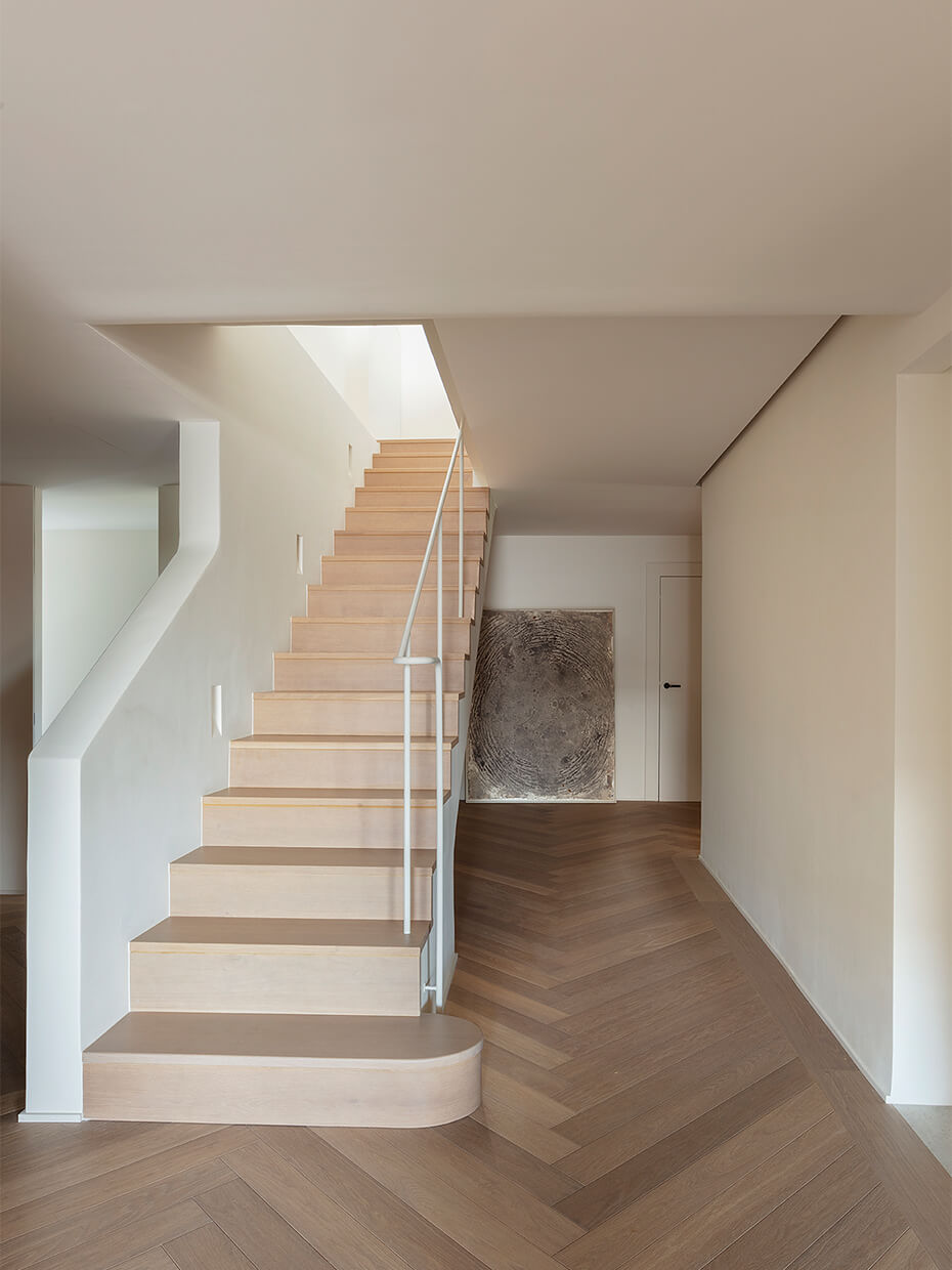 entrée avec escalier décoration contemporaine beige entrée avec escalier décoration contemporaine beige