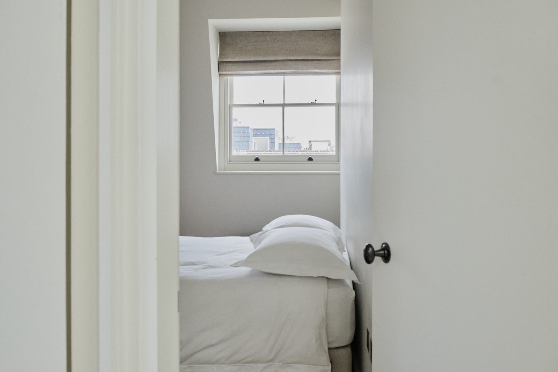 chambre blanche minimaliste