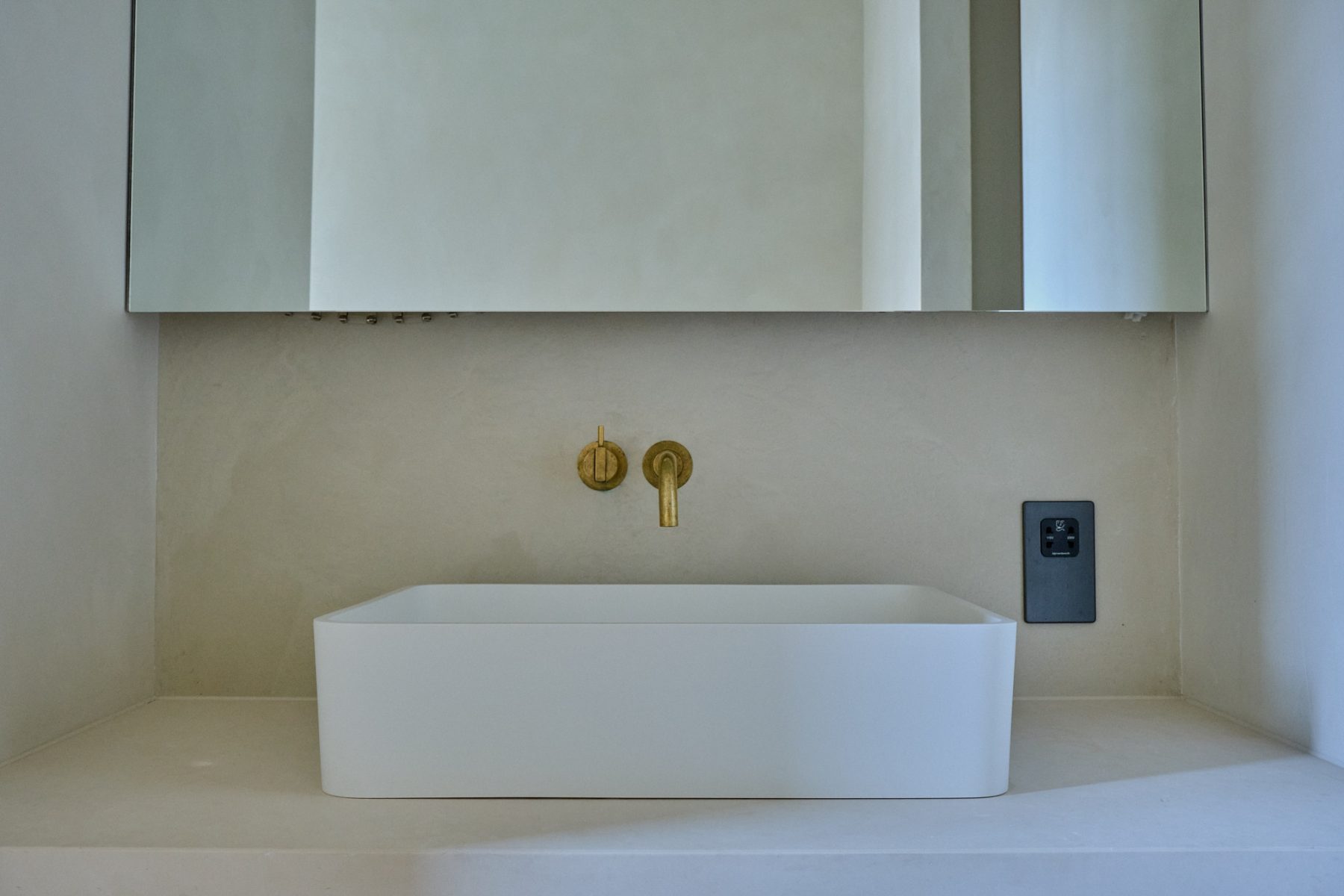 lavabo style timbre d'office dans salle de bain