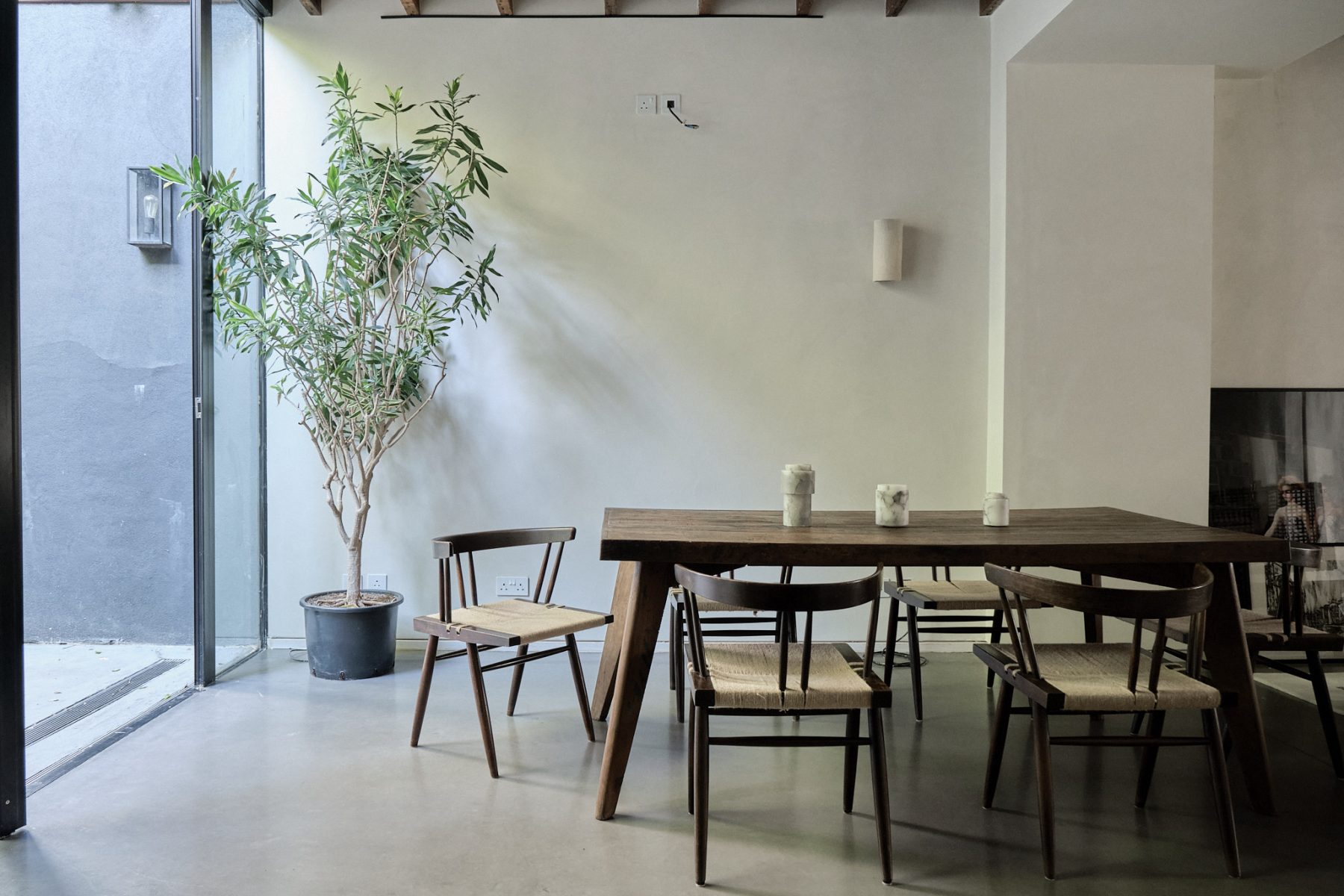 salle à manger avec baie vitrée