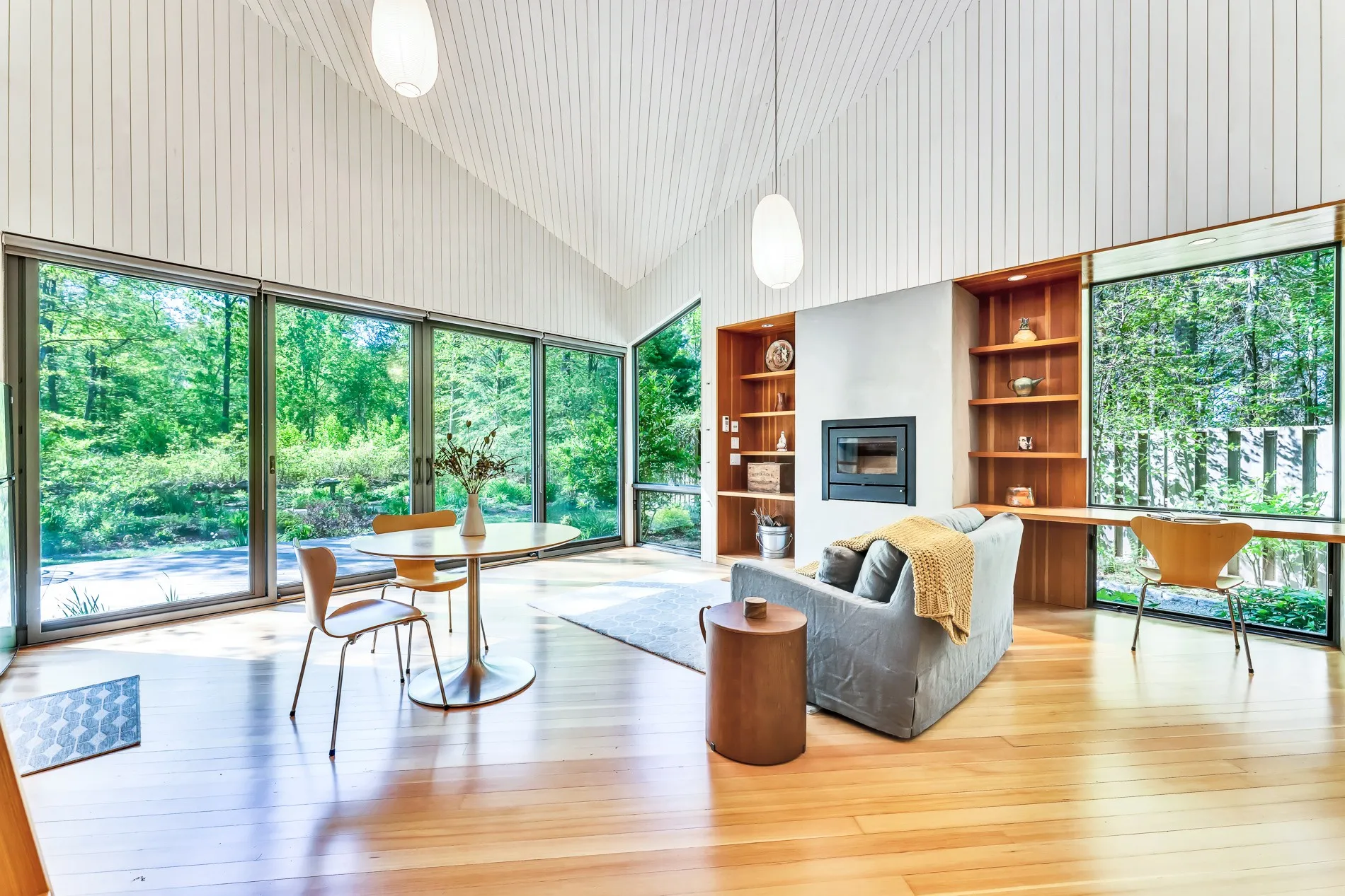 salon avec baies vitrées petite maison en bois 54m2 salon avec baies vitrées petite maison en bois 54m2