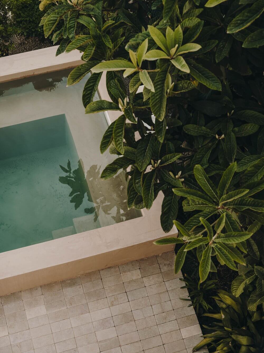 petite piscine maçonnée