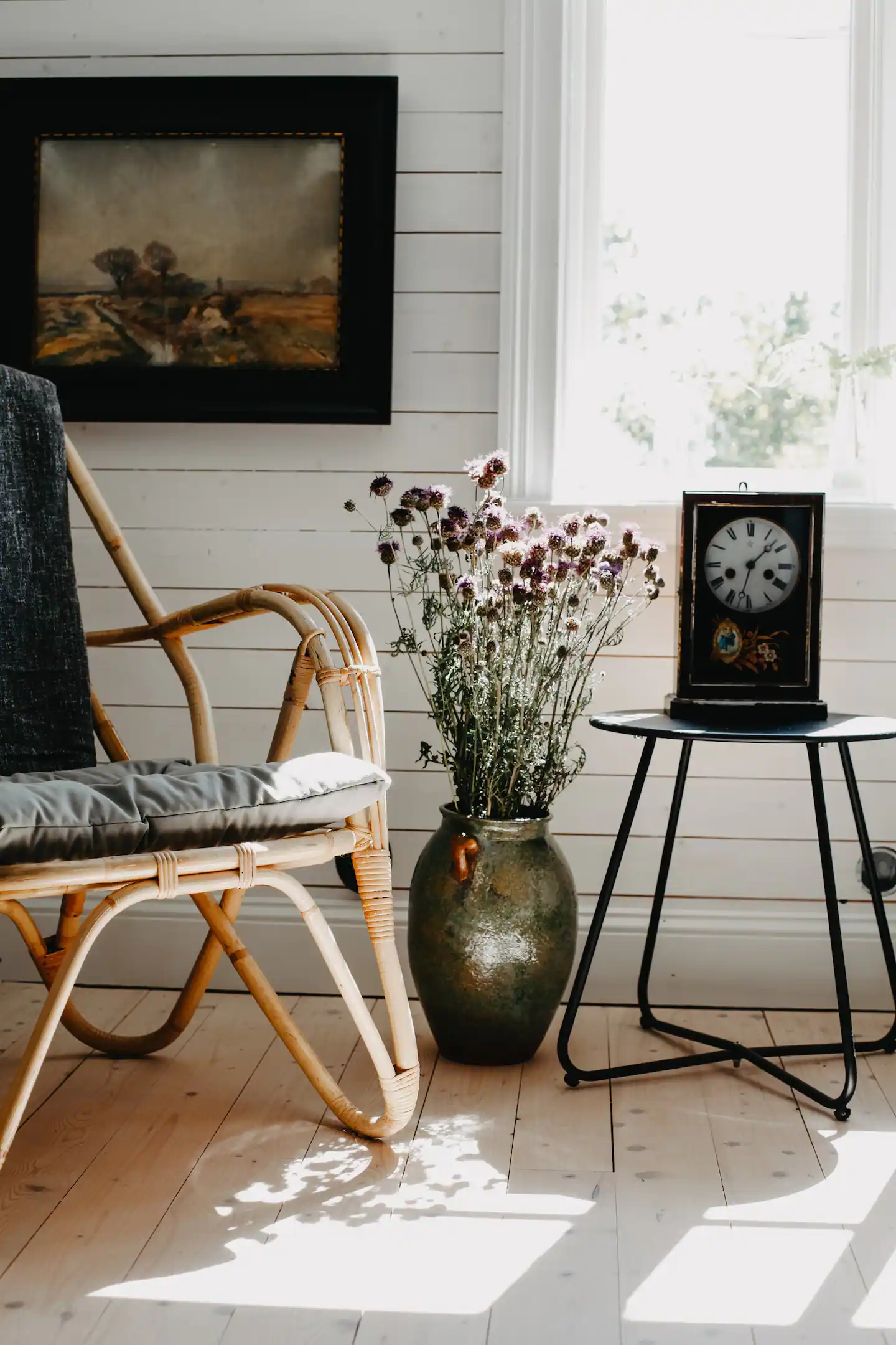coin lecture avec fauteuil rotin