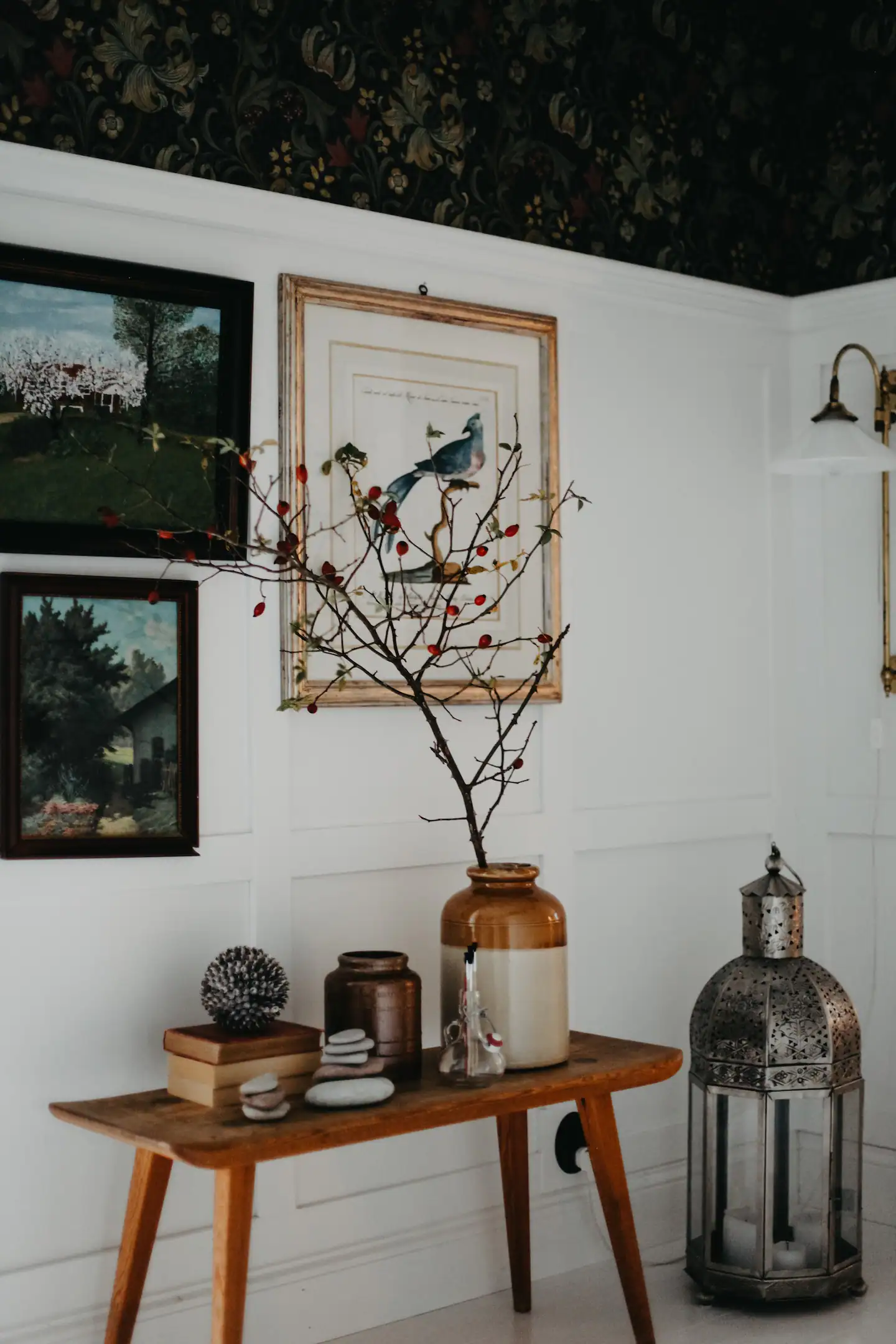 entrée avec papier-peint décoration rustique chic
