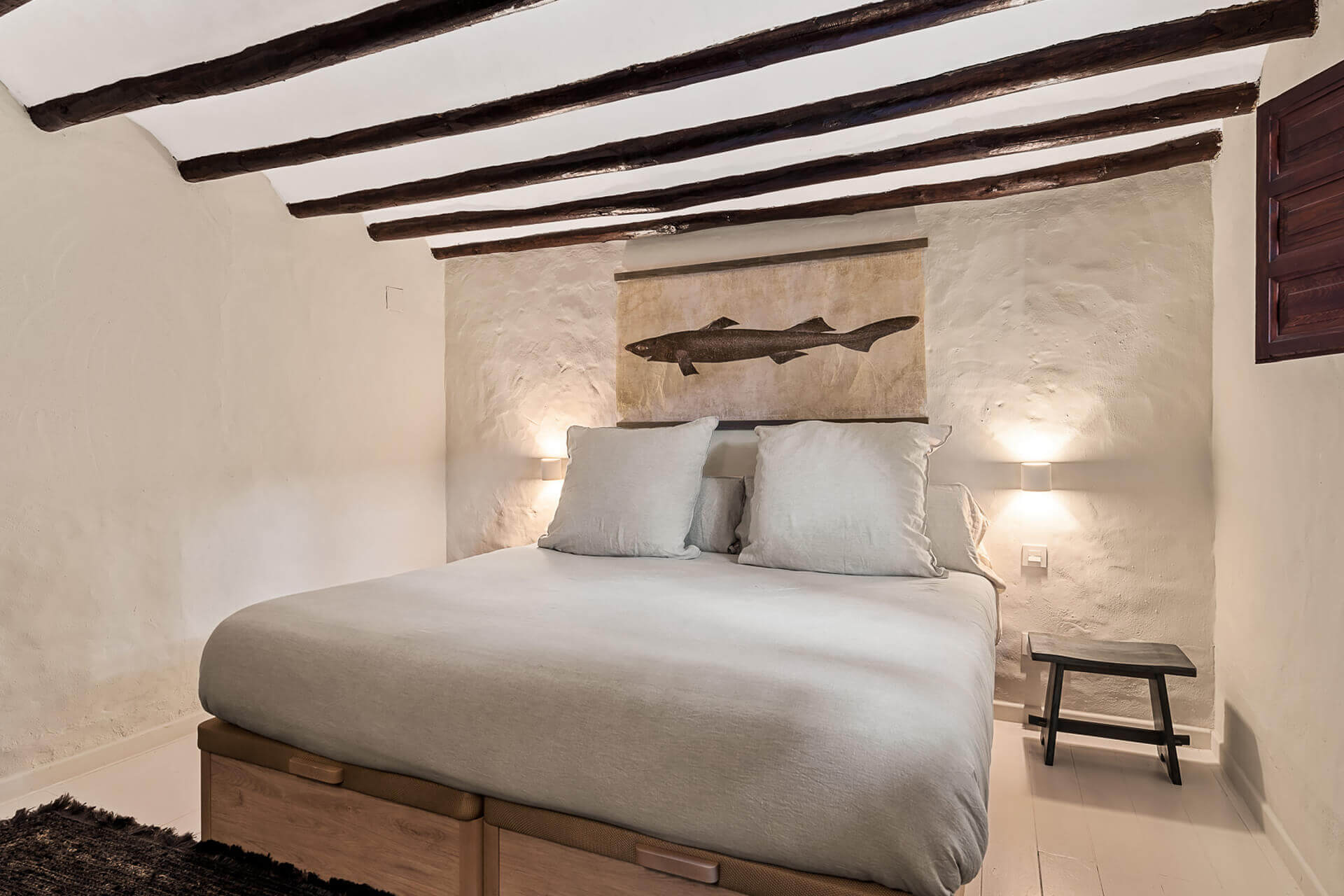chambre décoration minimaliste avec poutres