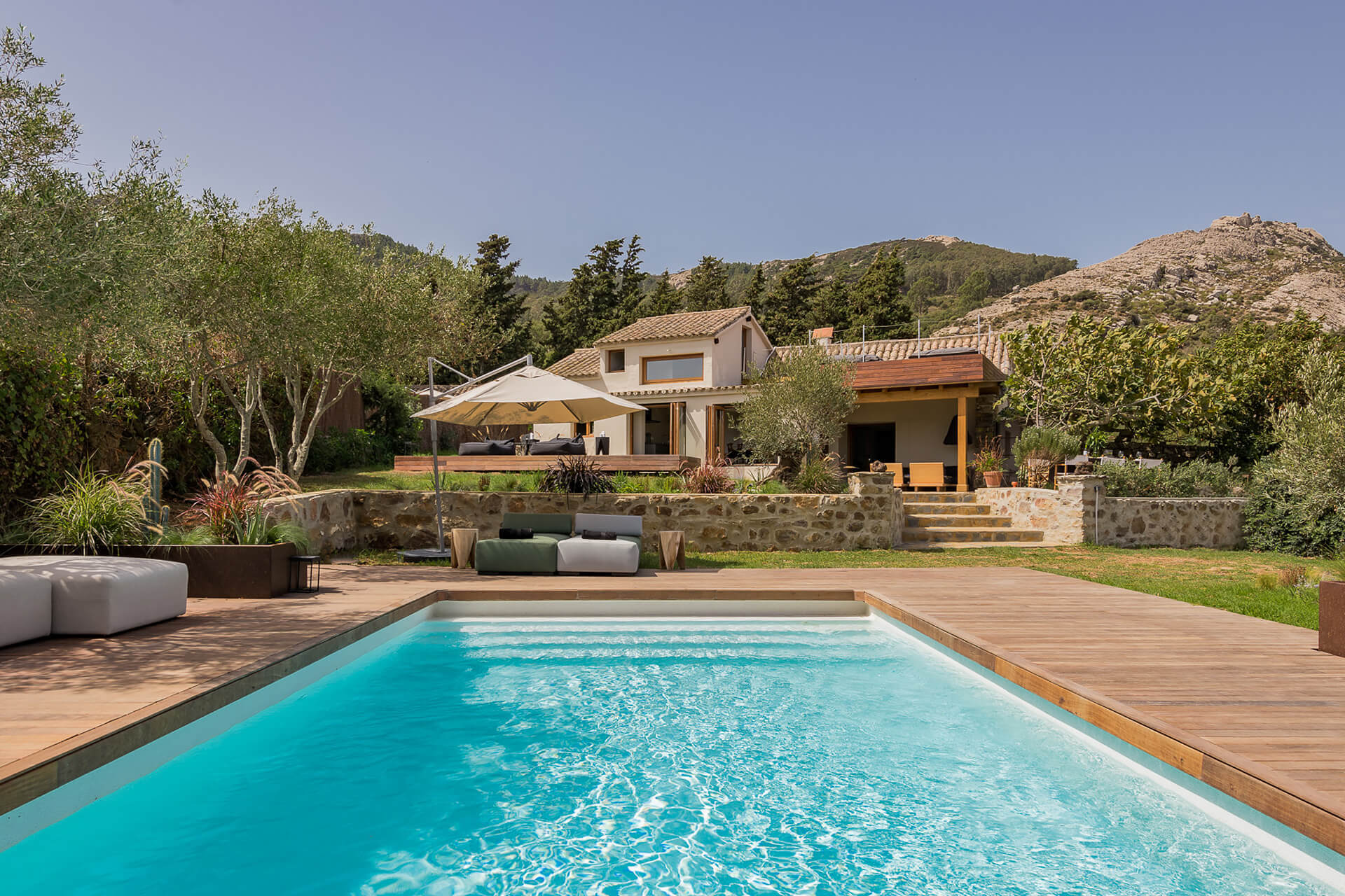 ferme rénovée avec piscine
