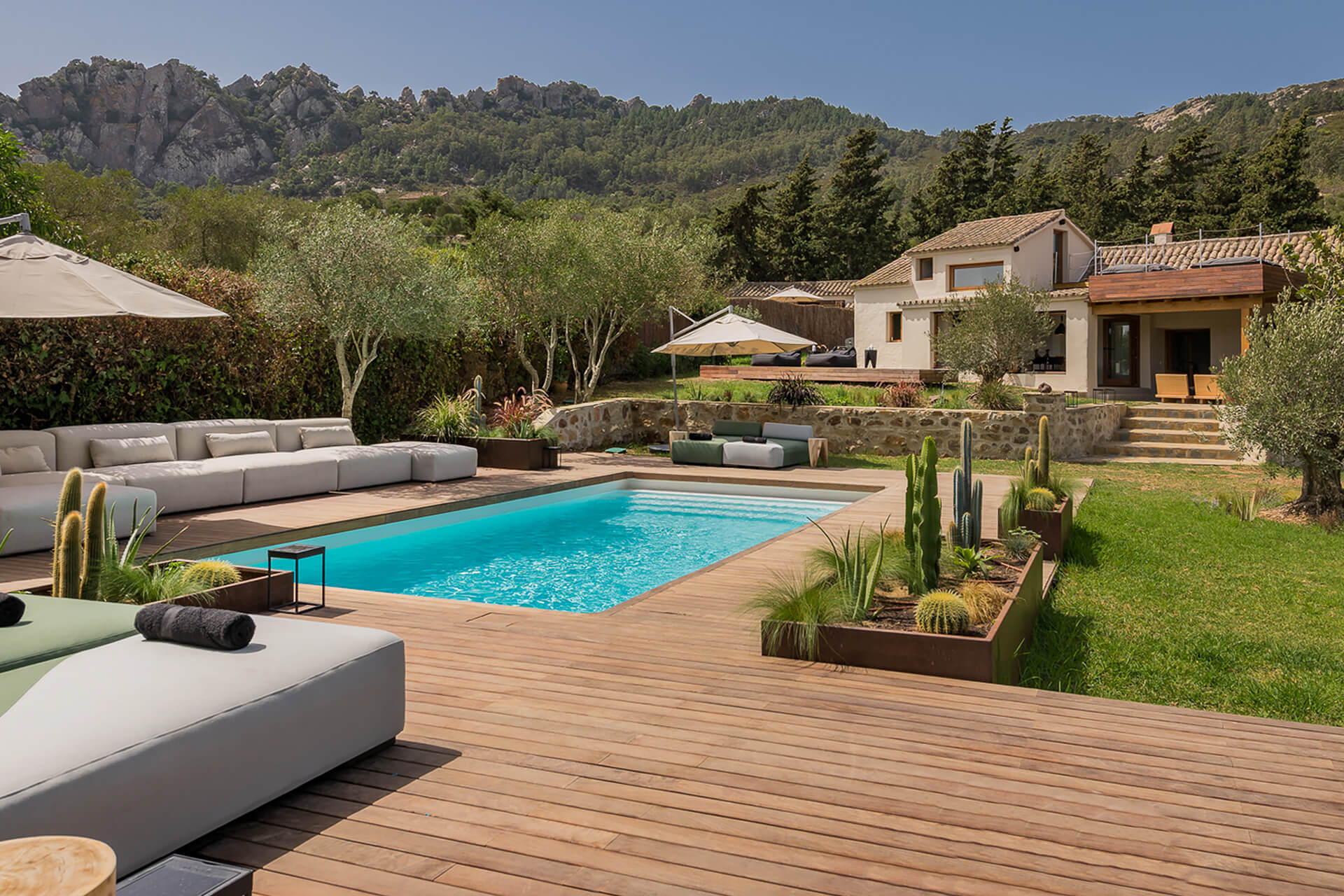 ferme rénovée avec piscine