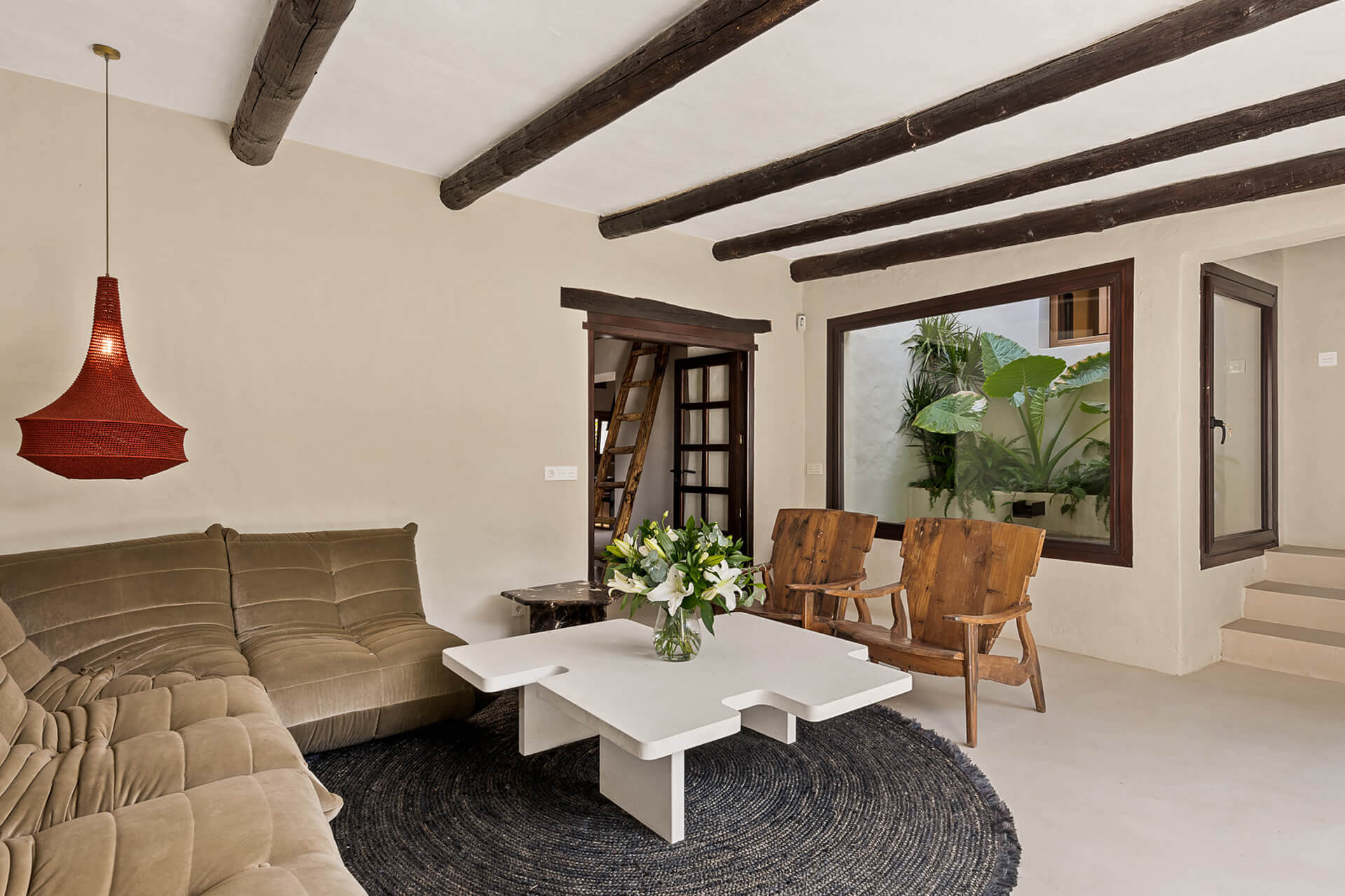 salon moderne ferme rénovée