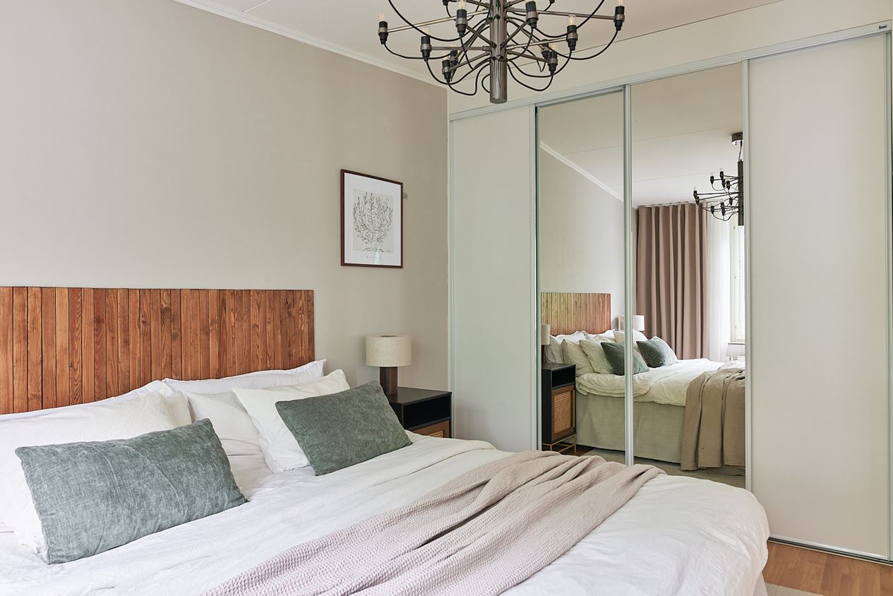 chambre avec placard miroir