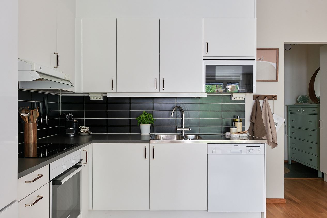 cuisine blanche carrelage vert