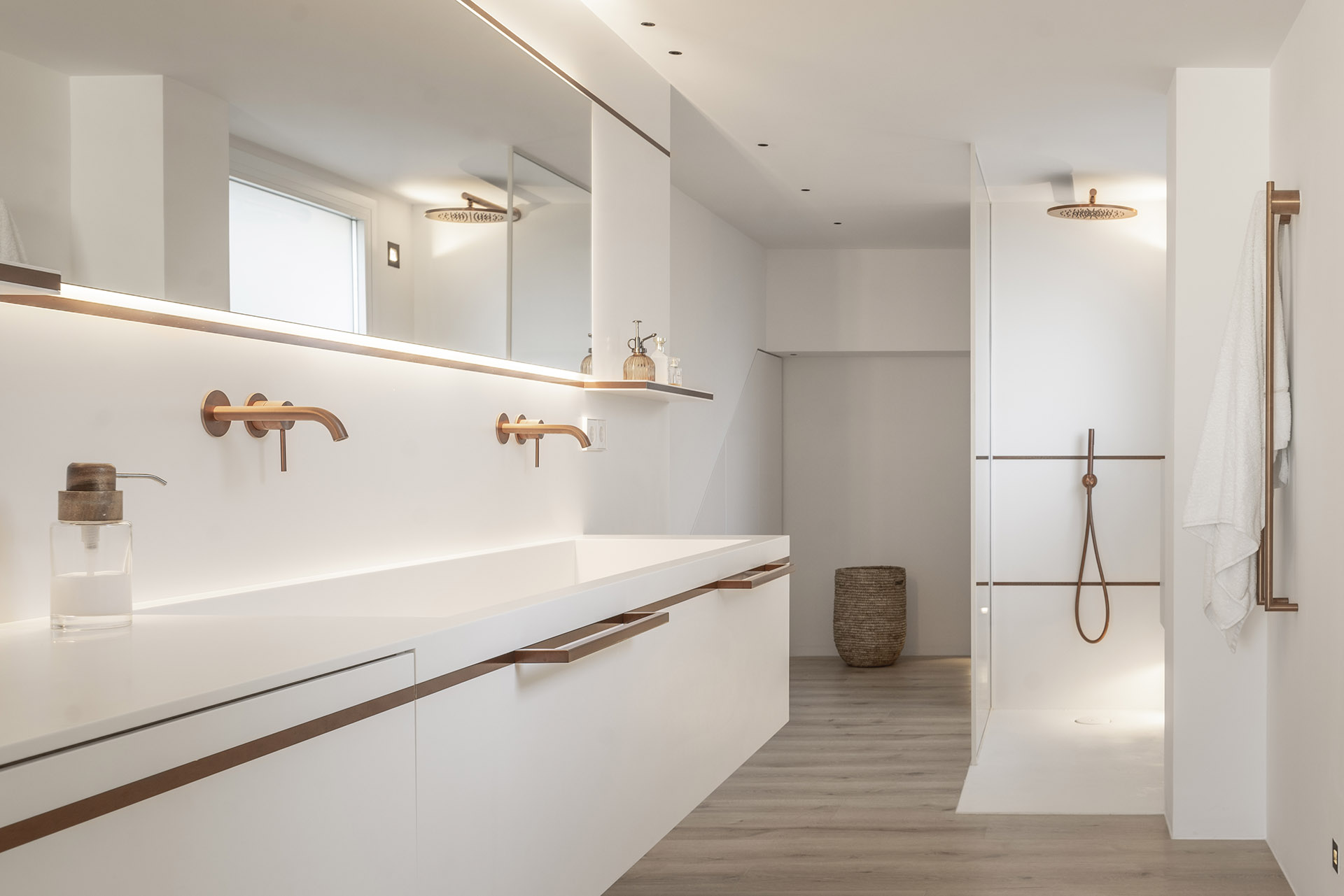 salle de bain blanche et cuivre salle de bain blanche et cuivre