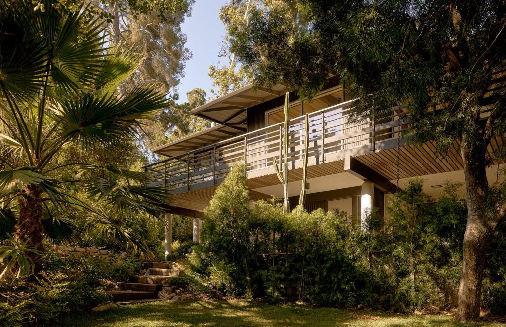 maison contemporaine avec grand jardin verdoyant maison contemporaine avec grand jardin verdoyant