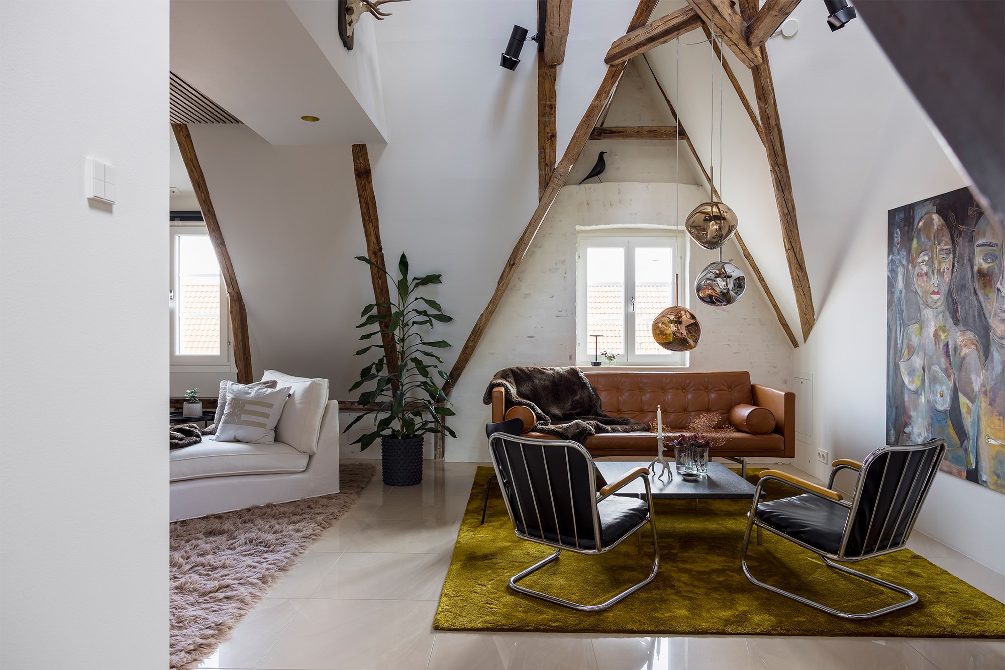 salon avec poutres décoration scandinave et vintage