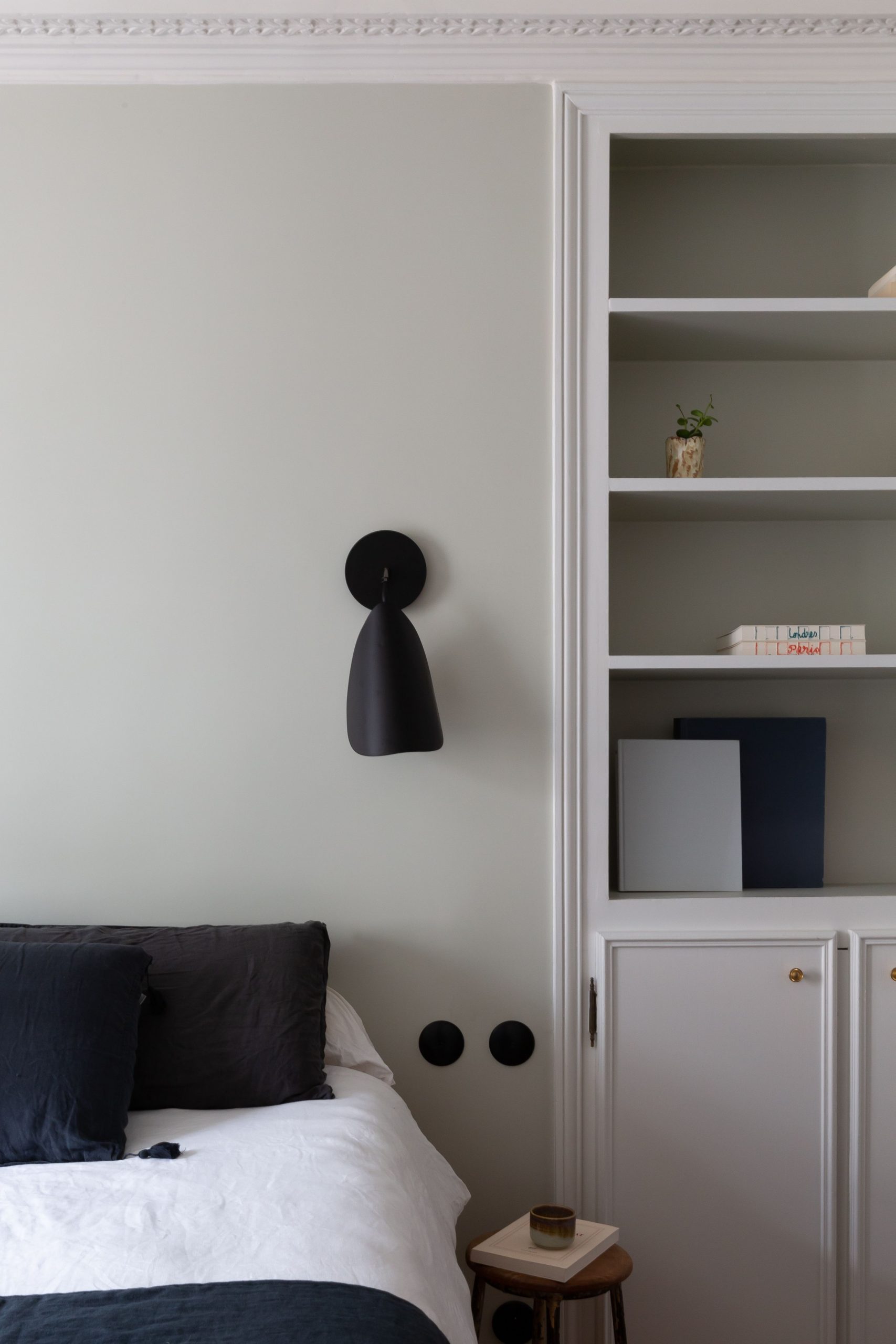 chambre avec moulures appartement Paris