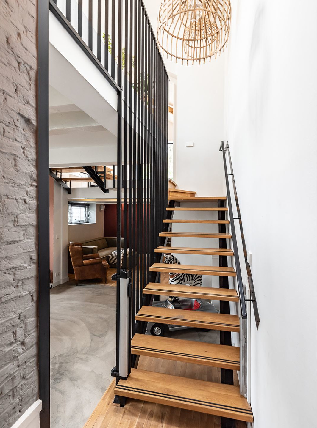 entrée avec escalier bois et acier décoration contemporaine entrée avec escalier bois et acier décoration contemporaine