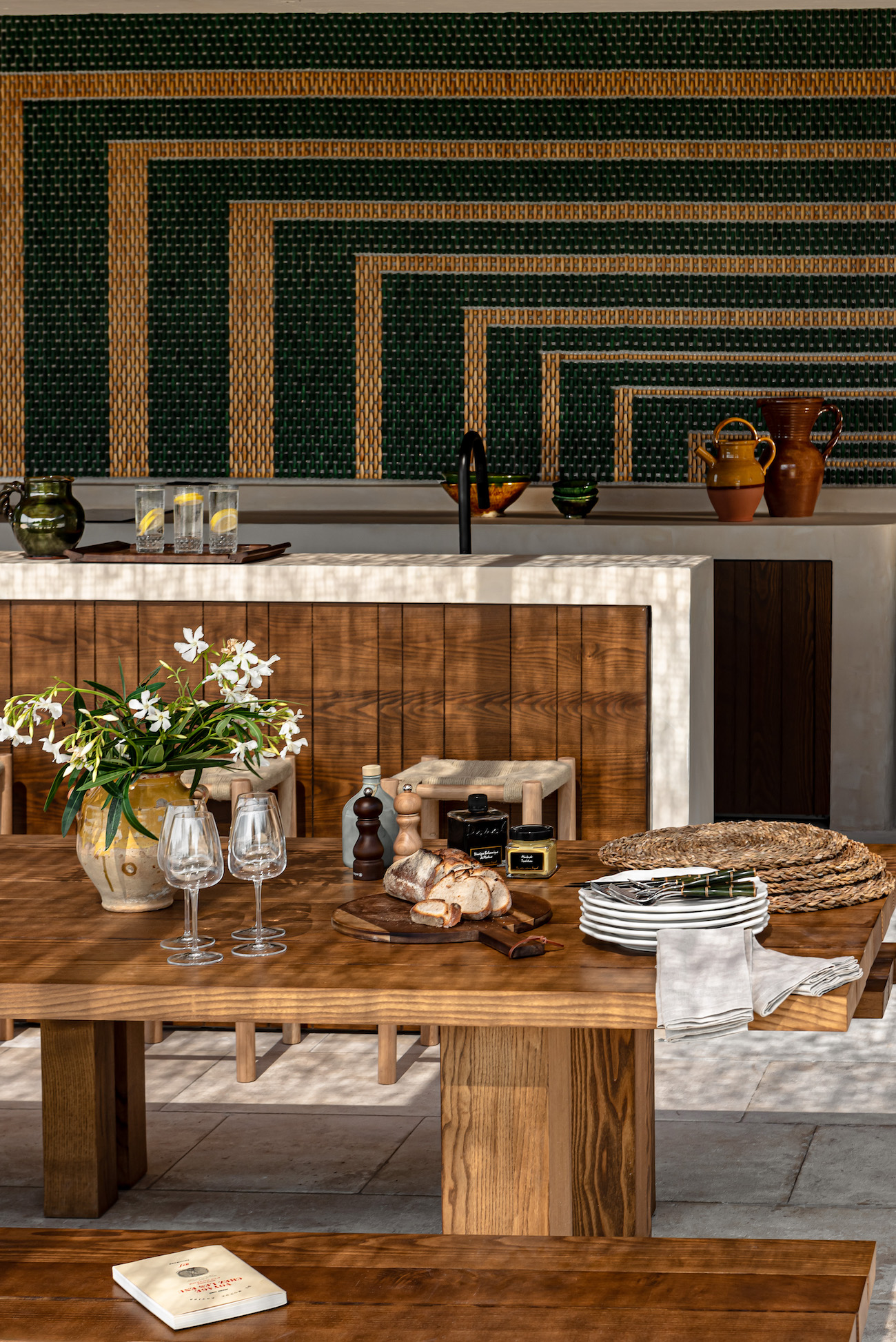 cuisine d'été maison à Gordes en pierres Les Hauts de Gordes