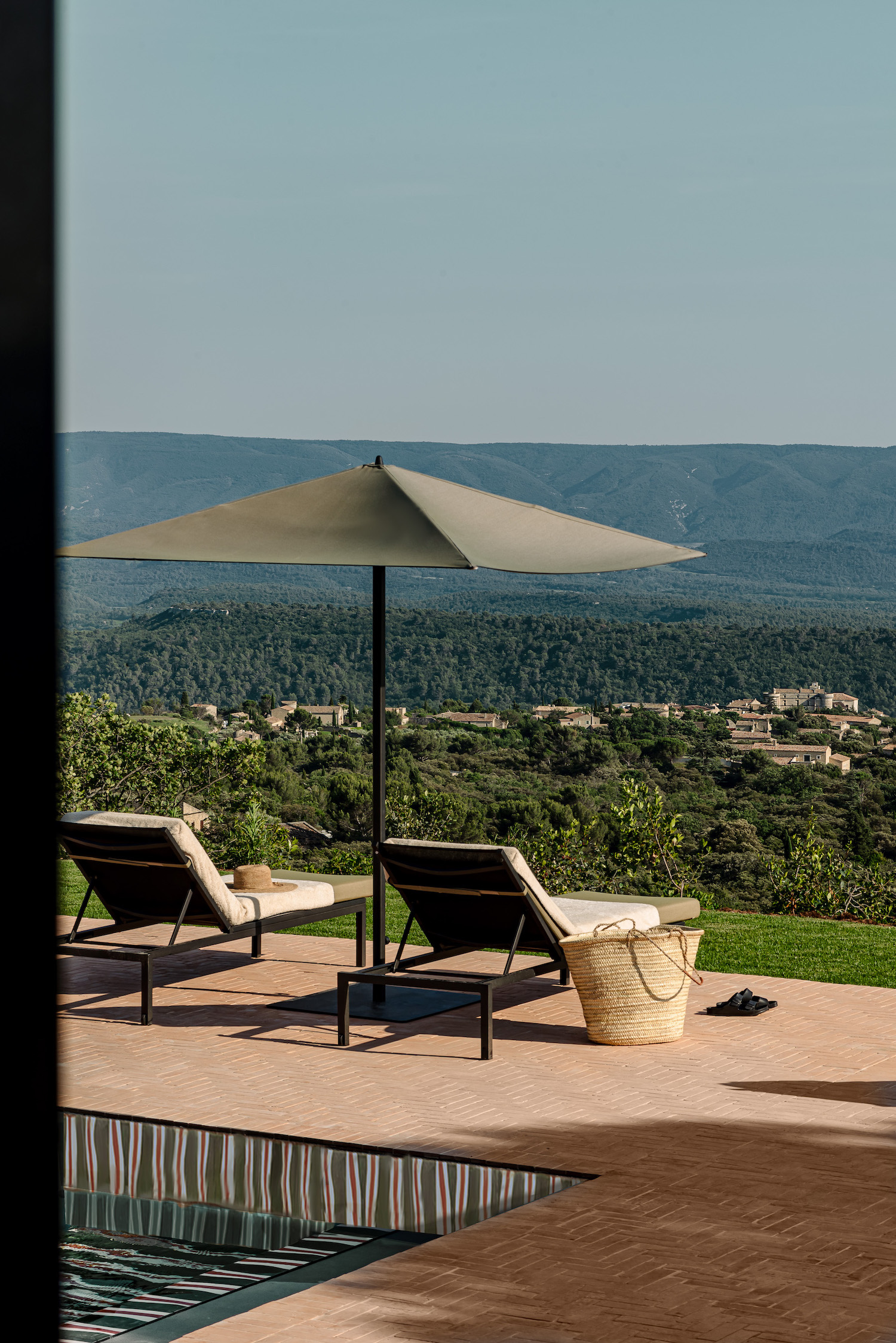 terrasse maison à Gordes en pierres Les Hauts de Gordes