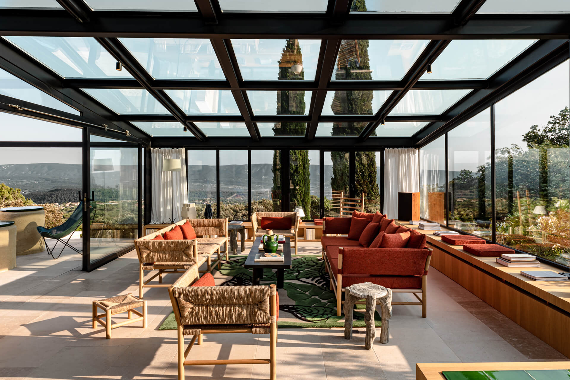 salon dans véranda décoration contemporaine Les Hauts de Gordes
