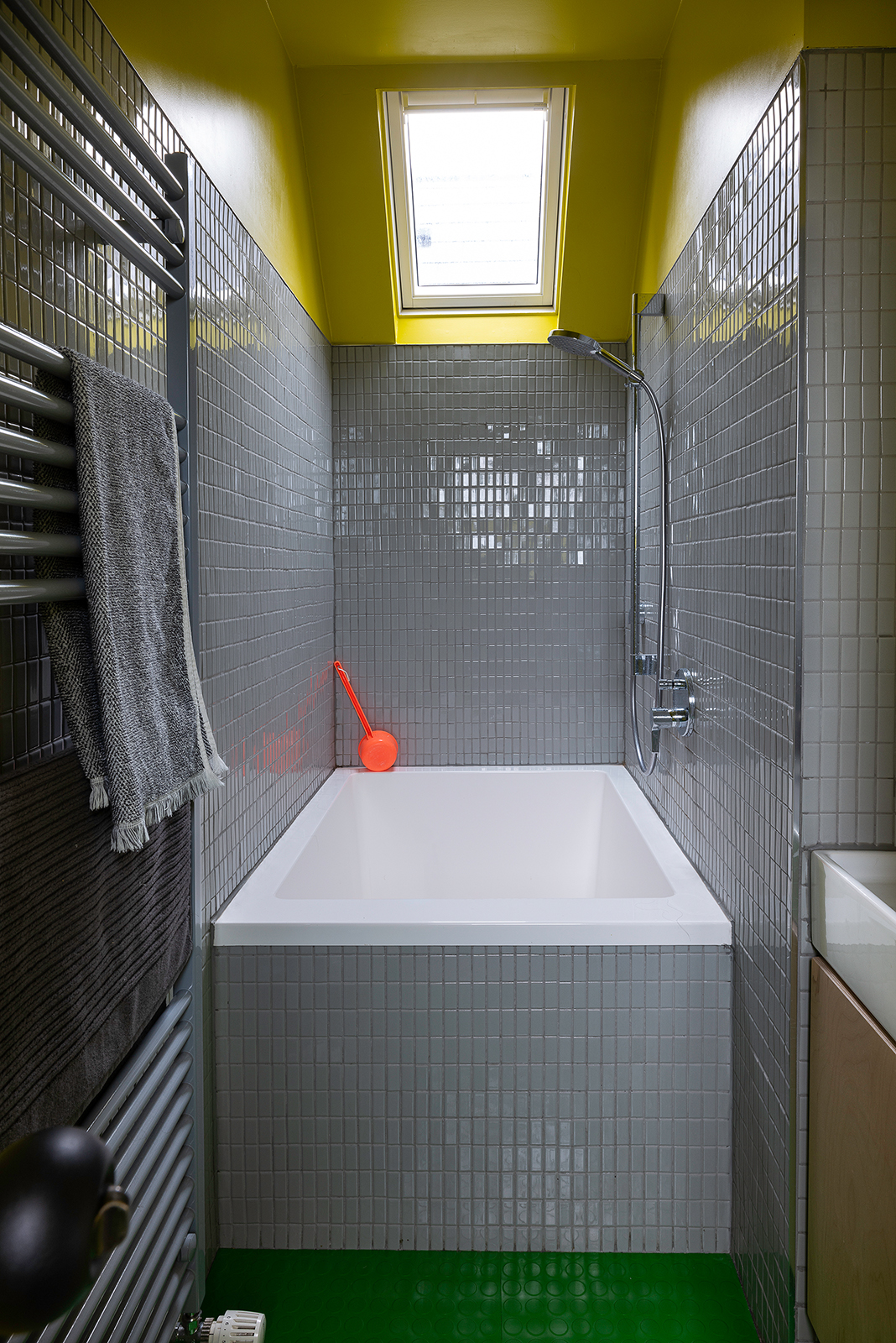 salle de bain grise et jaune salle de bain grise et jaune