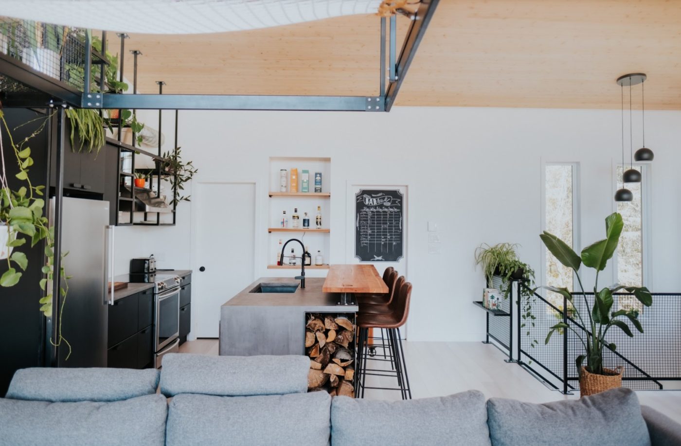 salon et cuisine maison en bois
