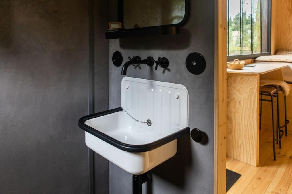 salle de bain grise