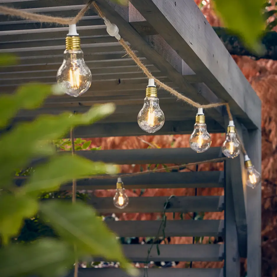 guirlande lumineuse sur pergola en bois guirlande lumineuse sur pergola en bois