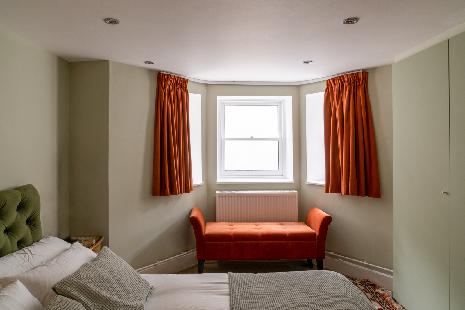 chambre murs gris