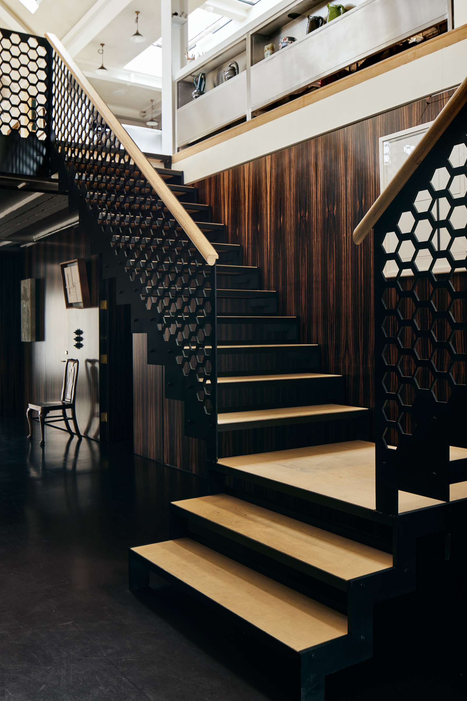 entrée avec escalier acier et bois entrée avec escalier acier et bois