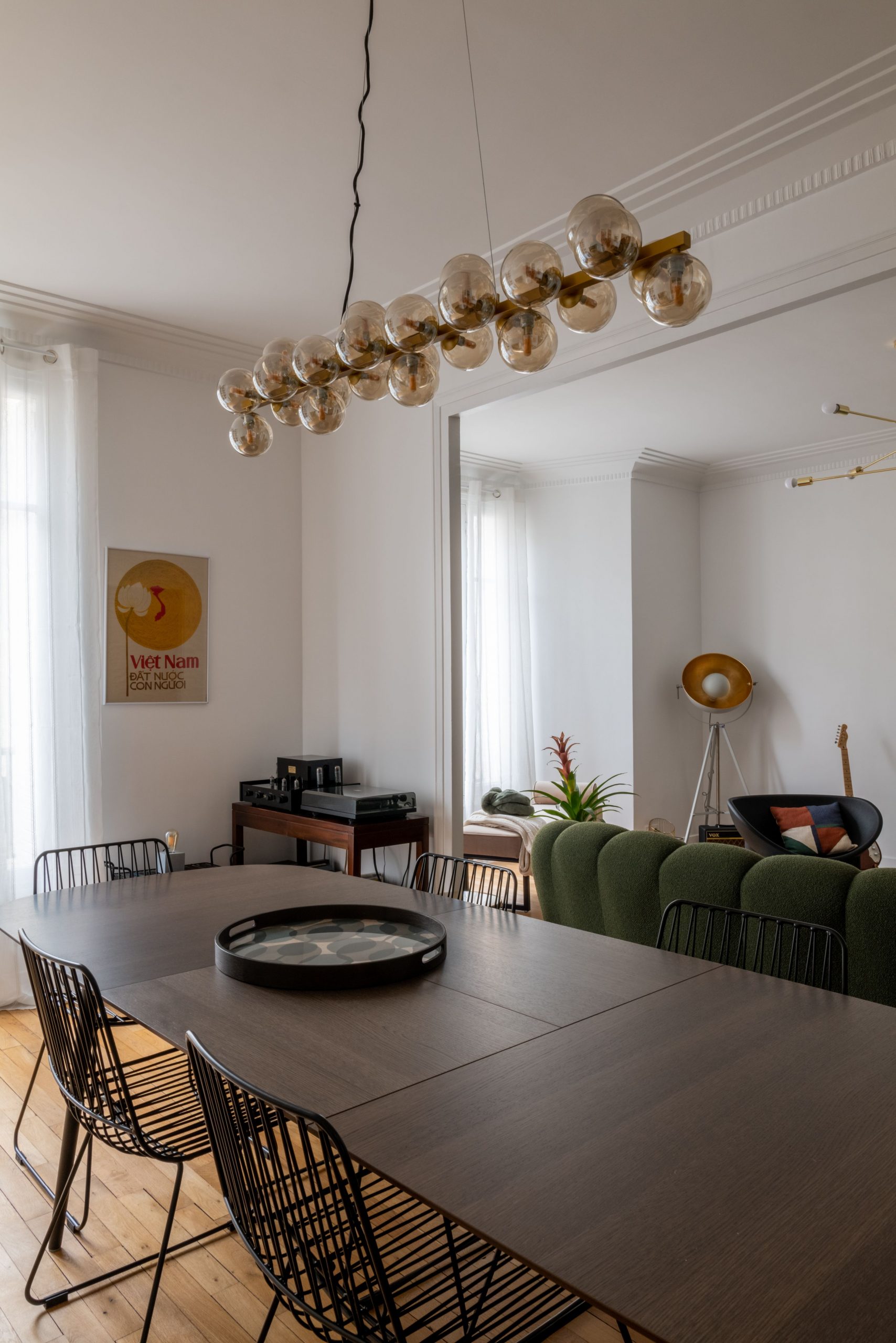 salle à manger appartement haussmannien décoration contemporaine