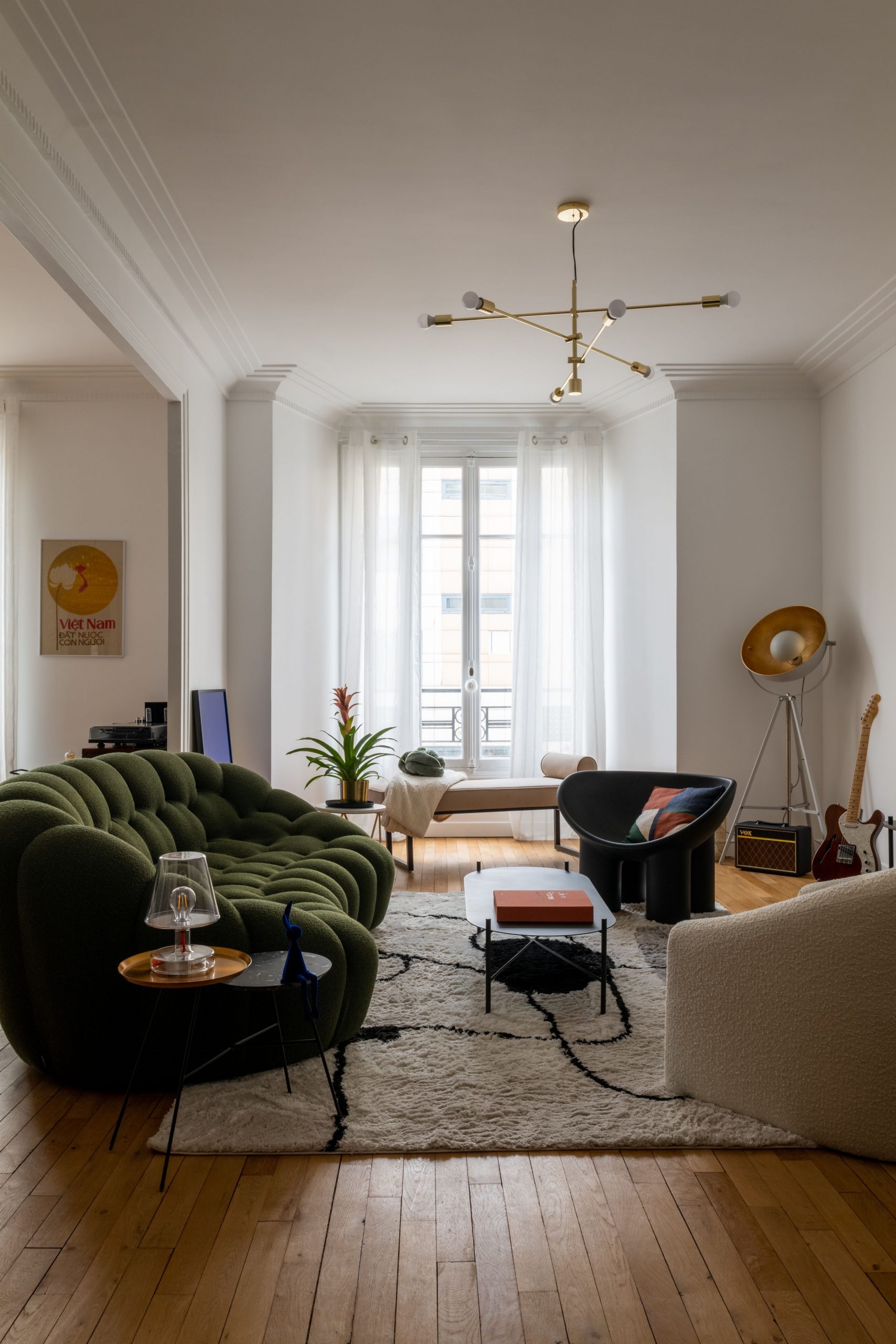 salon appartement haussmannien décoration contemporaine